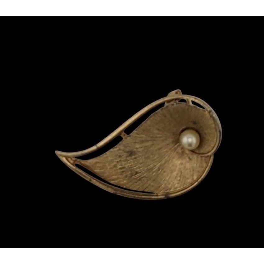 Other Vintage Gold Tone Textured Leaf Brooch With Faux Pearl Accen Size ONE SIZE - 2 Thumbnail
