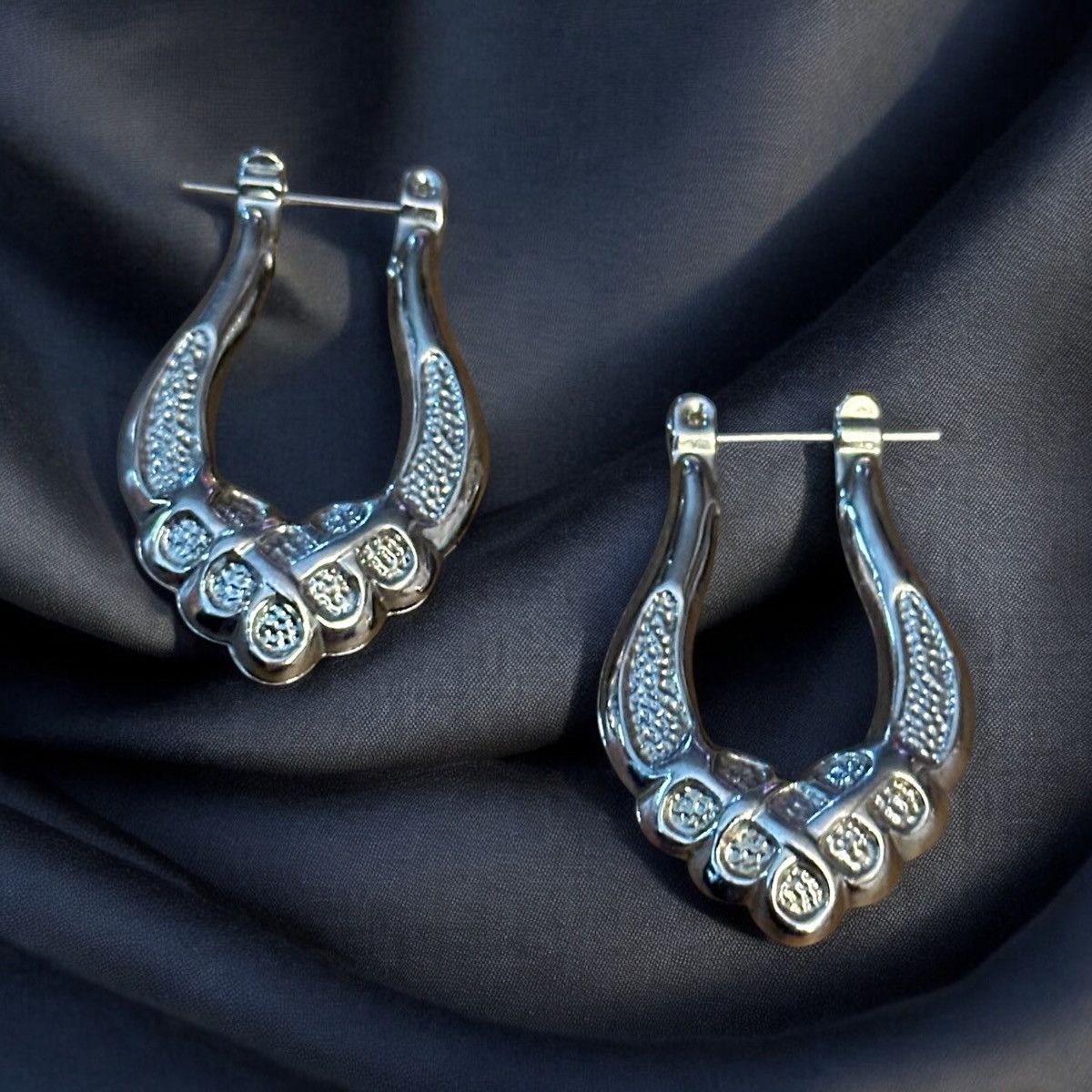 Other Silver tone fancy embossed hoop earrings Size ONE SIZE - 1 Thumbnail