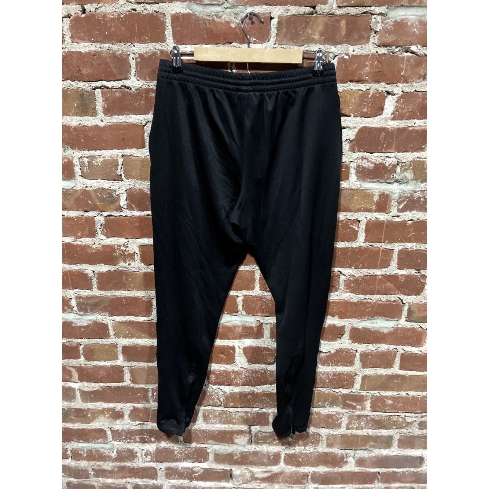 Adidas Adidas Essentials Joggers Slim Tapered Medium Black Men M Jogger Pants Athletic Wear Regular Slimming Athleisure Classic Sports 90s? Size US 31 - 3 Thumbnail