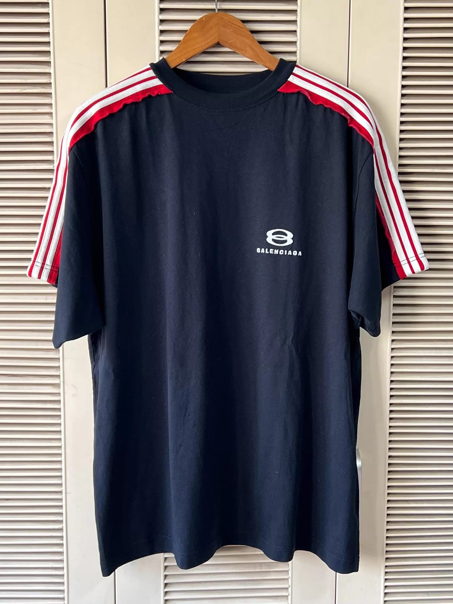 Balenciaga Balenciaga Black Stripe Shoulders Double Ring Logo Unisex Size US S / EU 44-46 / 1 - 1 Thumbnail