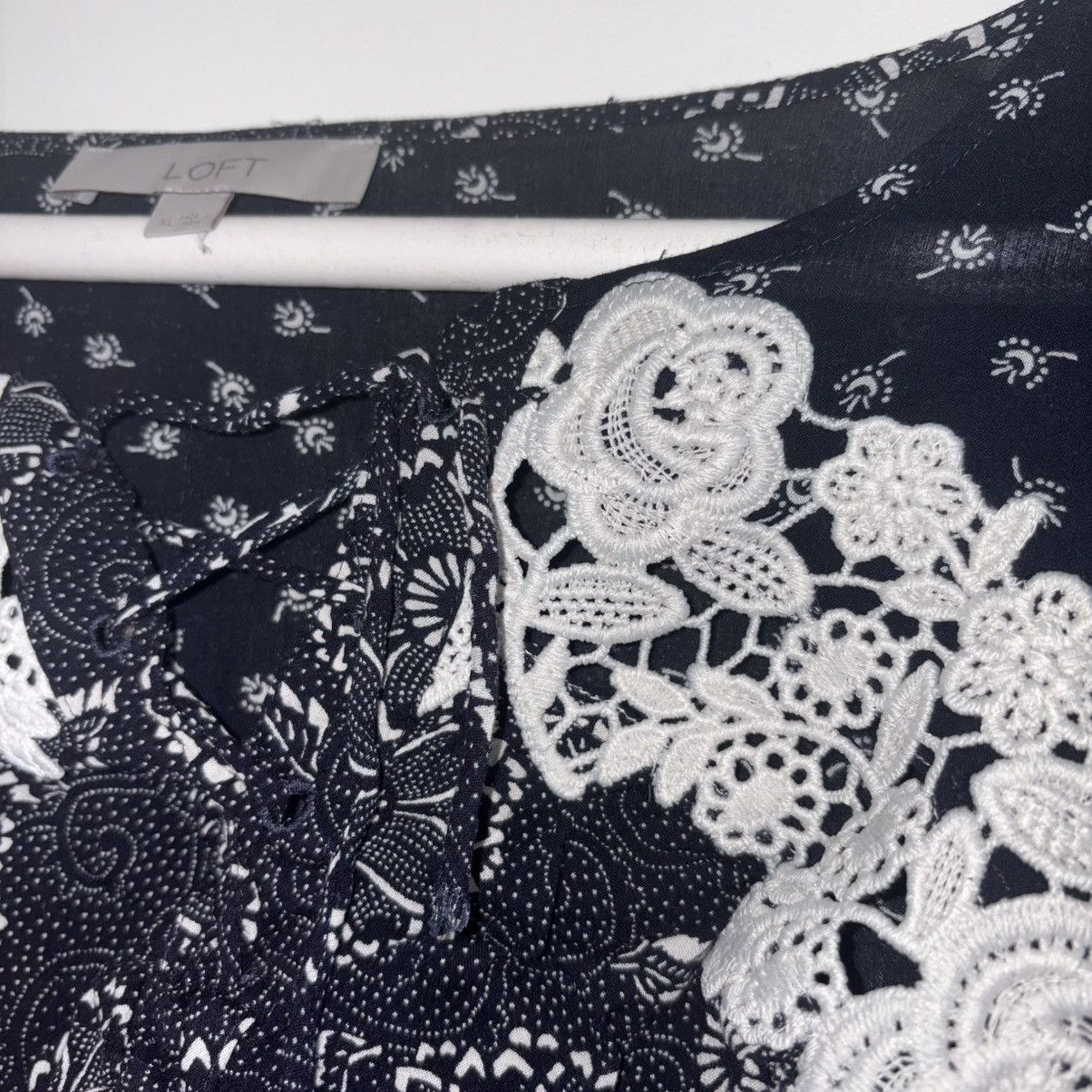 Ann Taylor Ann Taylor Loft Long Sleeve Blue and White Floral Blouse Size XL / US 12-14 / IT 48-50 - 3 Thumbnail