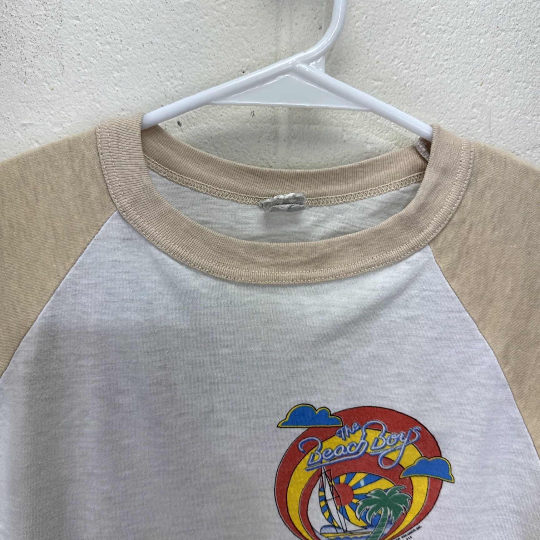 Vintage VINTAGE 1983 The Beach Boys Graphic Tour Shirt 3/4 Sleeve Small White Unisex 80s Size US S / EU 44-46 / 1 - 4 Thumbnail