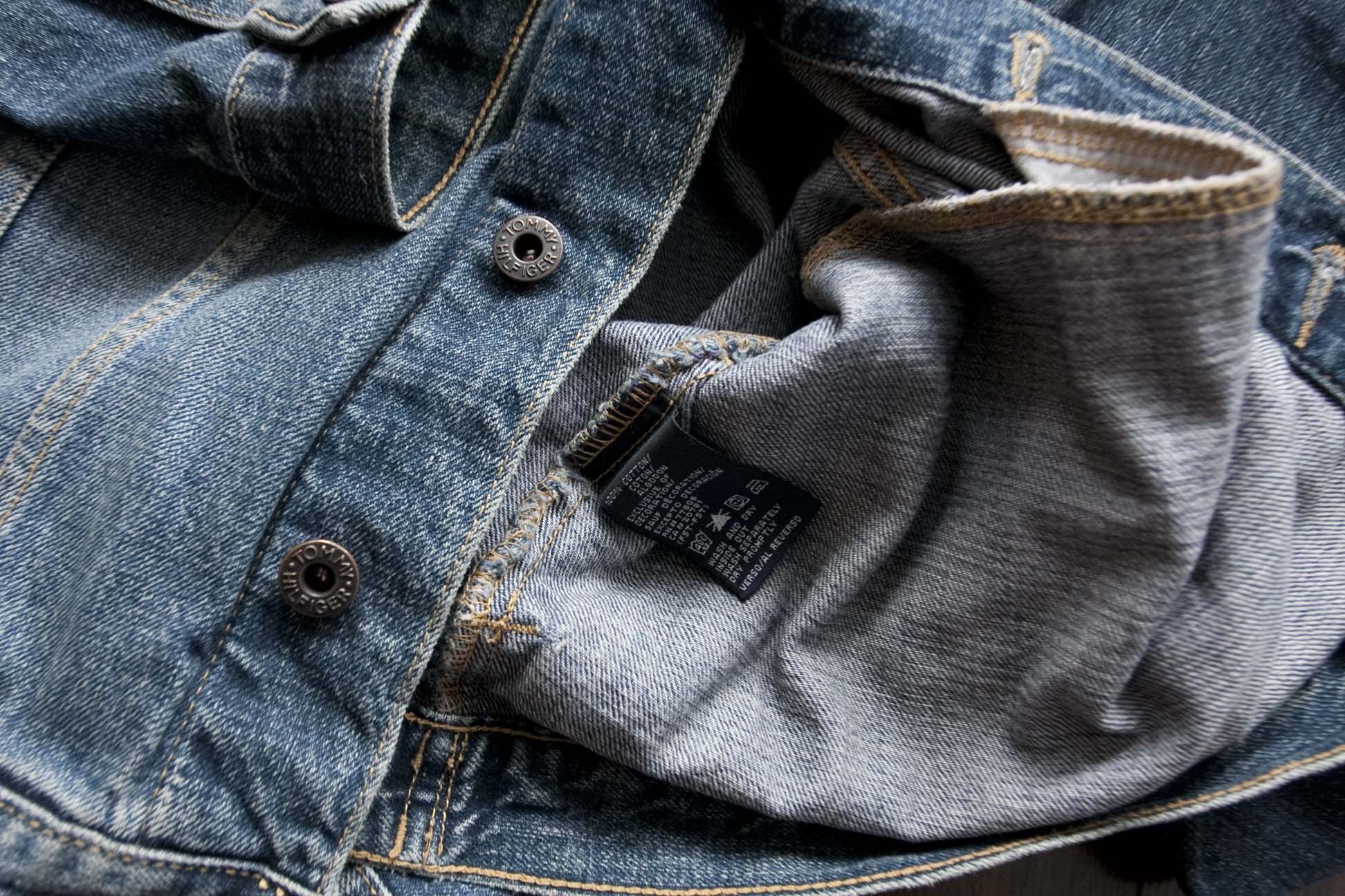 Tommy Hilfiger × Vintage Tommy Hilfiger Denim Jacket Vintage Size L Size US L / EU 52-54 / 3 - 5 Thumbnail