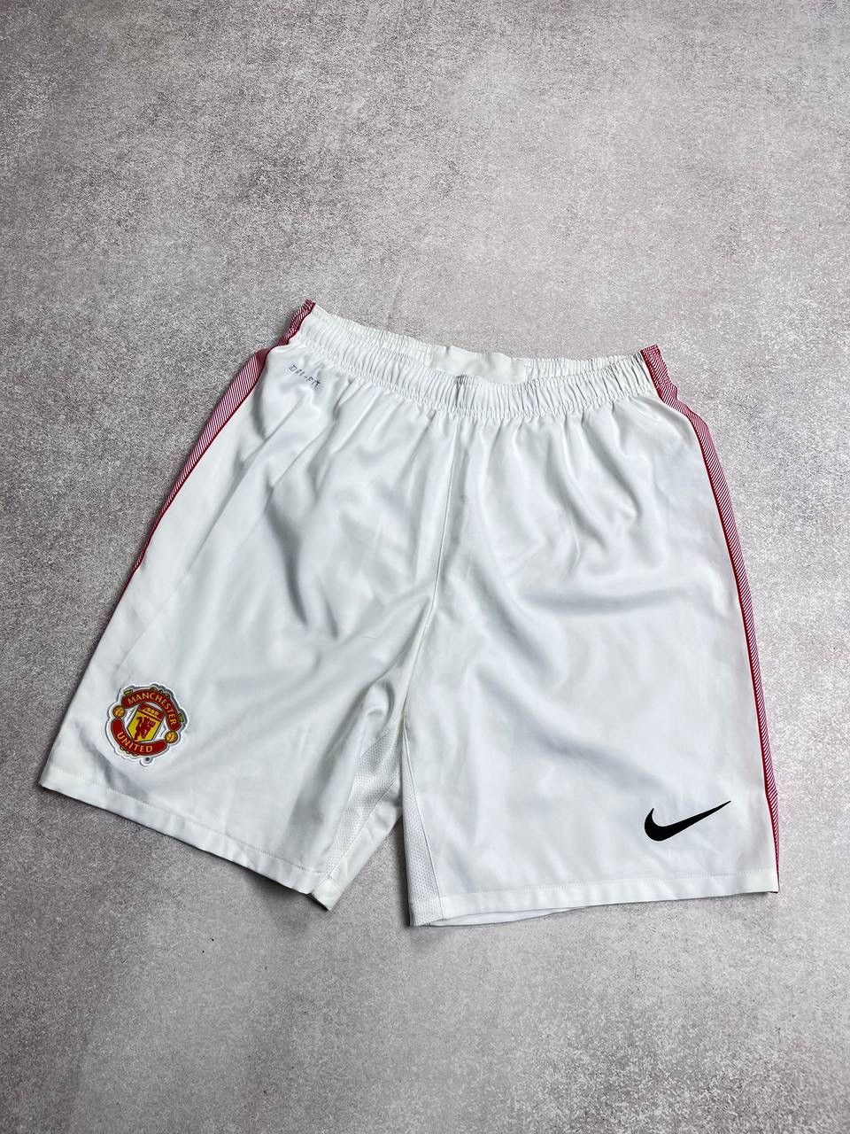 Nike × Vintage Vintage Nike Manchester United Swoosh White Shorts Y2K L Size US 34 / EU 50 - 2 Thumbnail