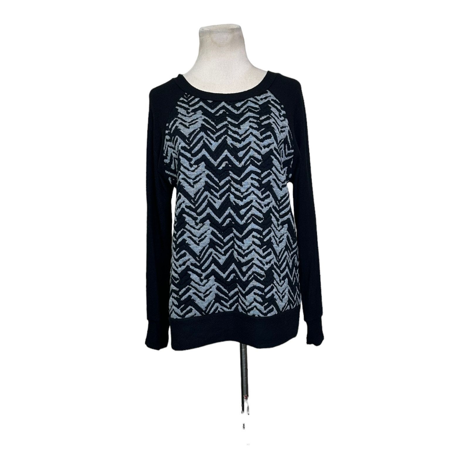 Anthropologie Le Lis black gray chevron knit long sleeves sweater size M Size M / US 6-8 / IT 42-44 - 9 Thumbnail