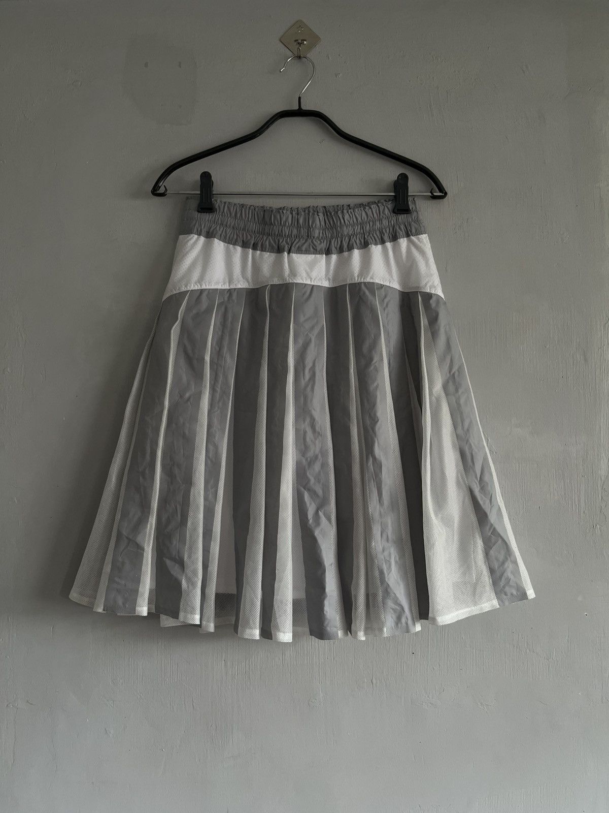 Nike × Sacai Nike x Sacai Pleated Midi Skirt Size 28" / US 6 / IT 42 - 4 Thumbnail