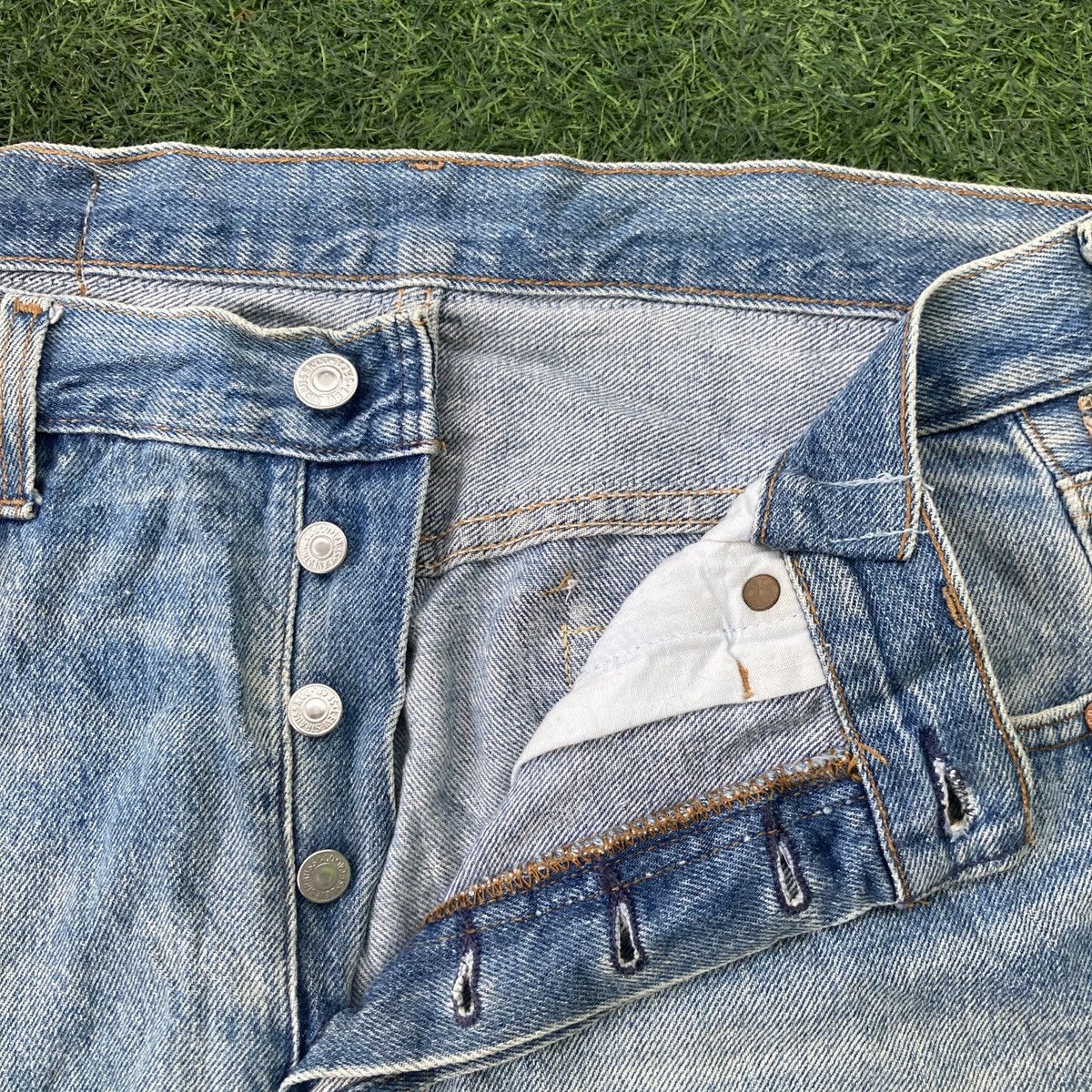 Levi's × Levi's Vintage Clothing × Vintage VINTAGE 90s LEVI’S 501 DISTRESSED JEANS Size US 34 / EU 50 - 8 Thumbnail