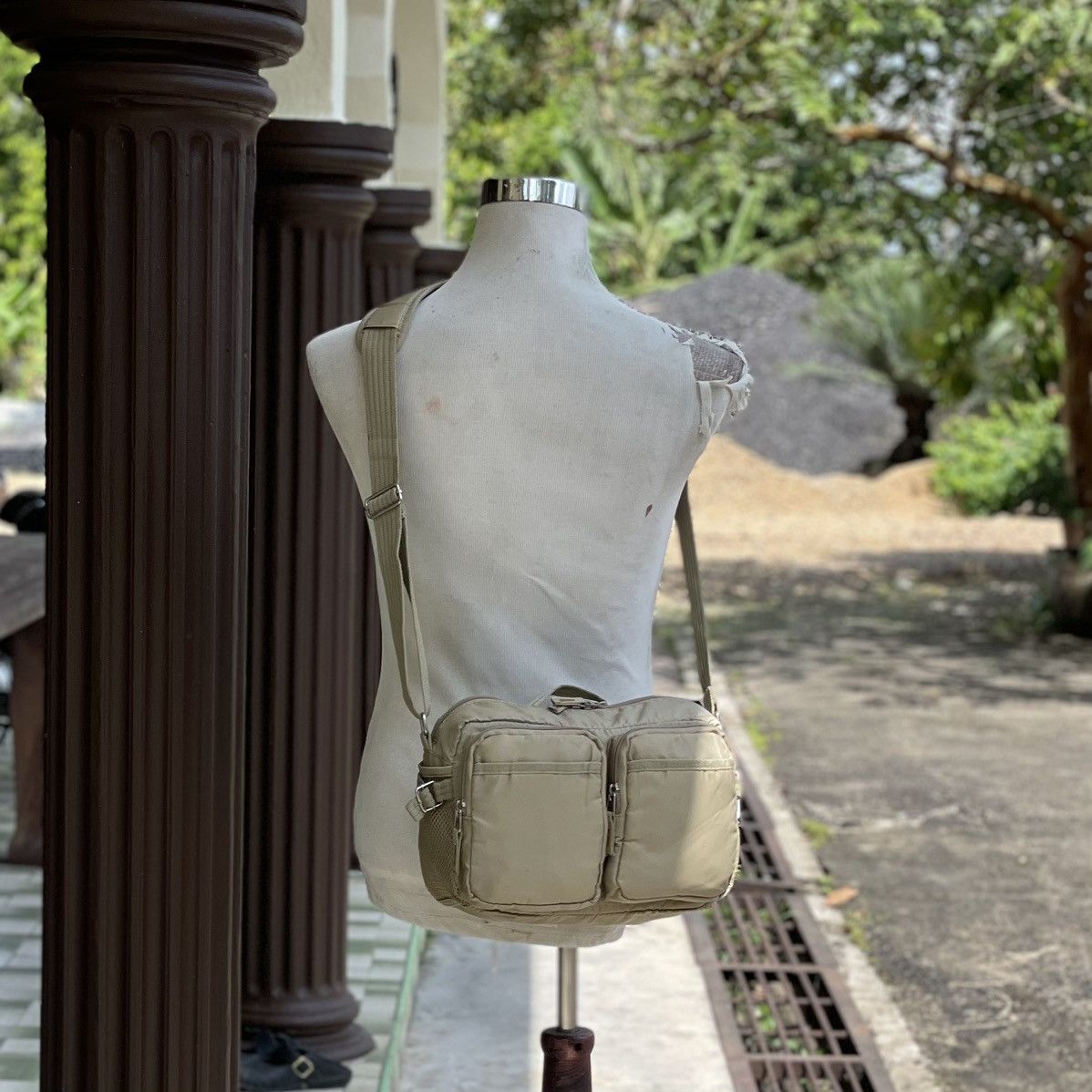 Japanese Brand 🔥 GRAILED LIME GREEN UNBRAND FRONT MULTI-POCKET CROSSBODY Size ONE SIZE - 1 Thumbnail