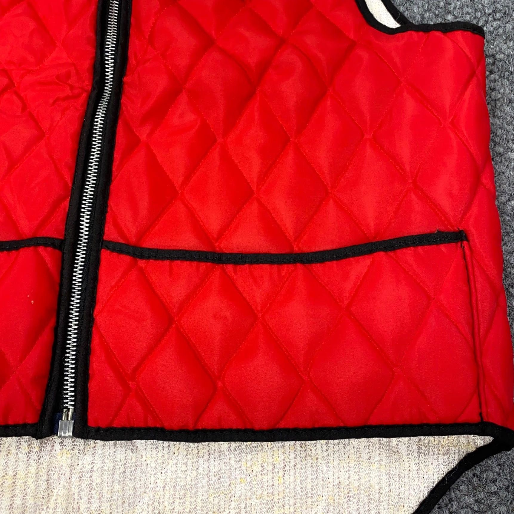 Layer 8 VINTAGE Unbranded Vest Mens Quilted Middle Red Polyester Full Zip Pocket Lightweight Regular Size US M / EU 48-50 / 2 - 2 Thumbnail