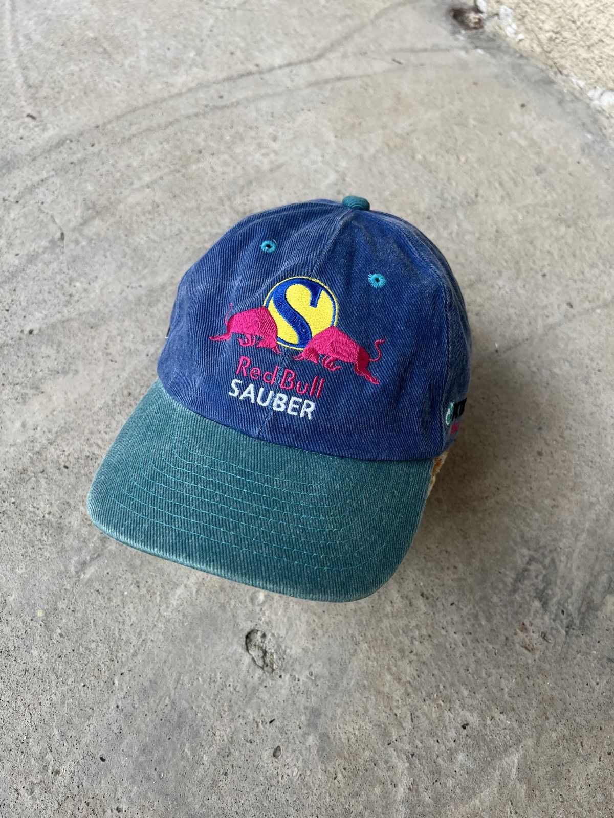 Red Bull Red Bull Sauber Petronas Malaysia Vintage Hat Size ONE SIZE - 1 Thumbnail