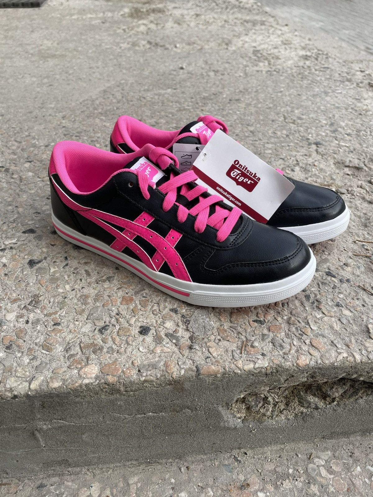 Asics NWB Asics Onitsuka Tiger Black Pink Sneakers EU 39 US 6 Size US 6 / IT 36 - 3 Thumbnail