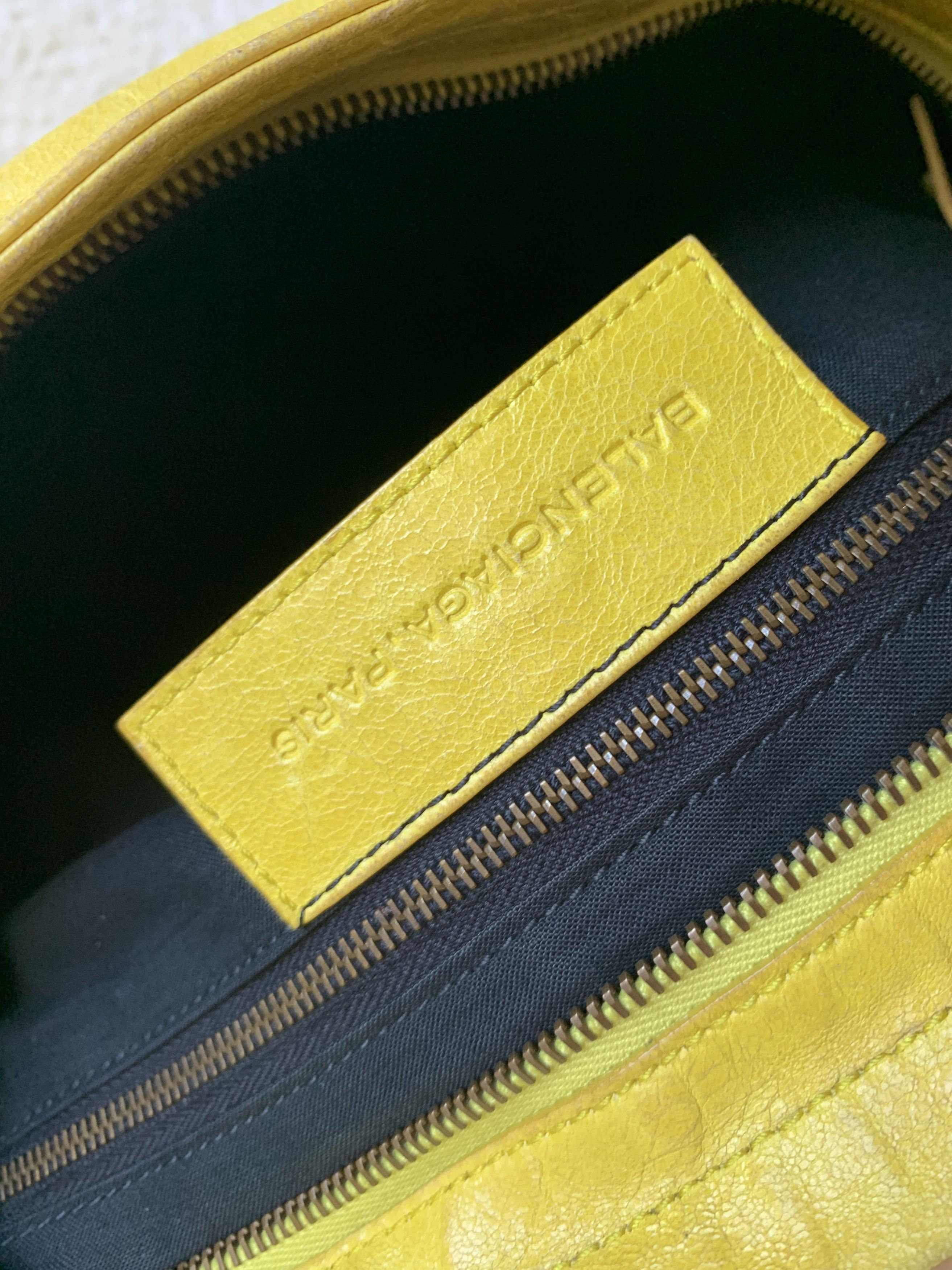 Balenciaga Authentic Balenciaga city Messenger Crossbody Bag Size ONE SIZE - 21 Thumbnail