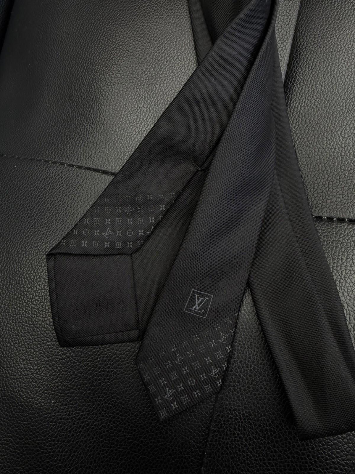 Louis Vuitton Louis Vuitton Tie Silk 100 % Authentic Monogram Tie , Black Size ONE SIZE - 4 Thumbnail