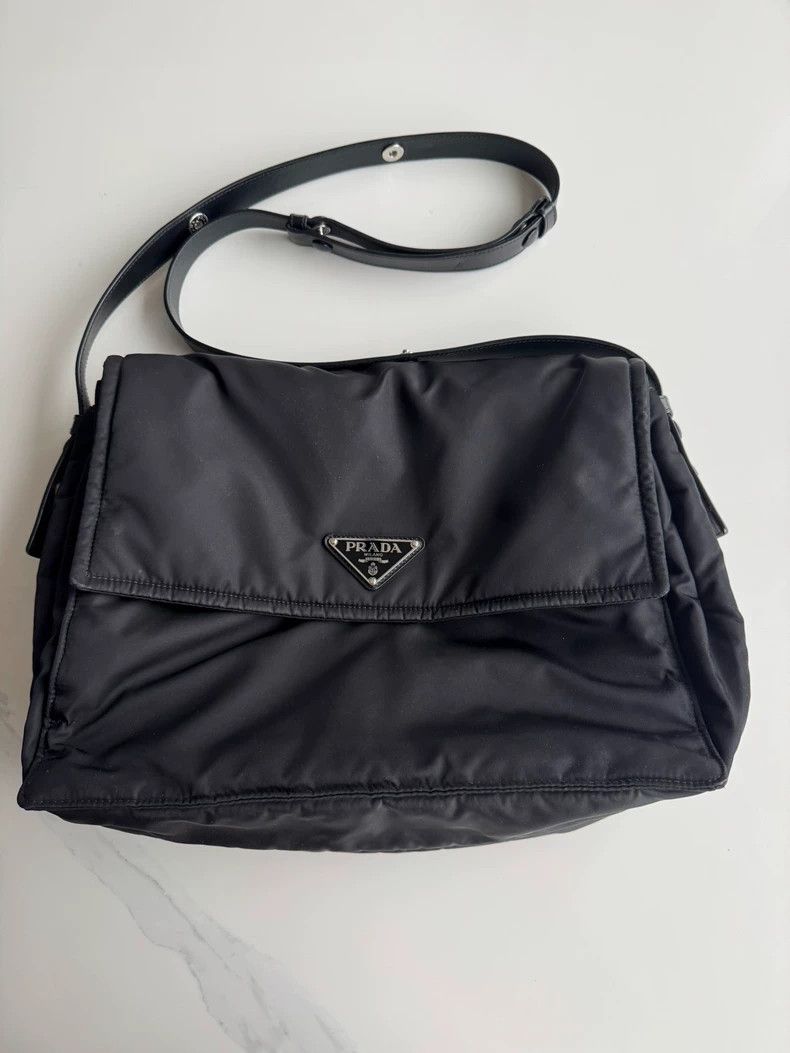 Prada PRADA Black Large Nylon Messenger Bag Size ONE SIZE - 1 Thumbnail