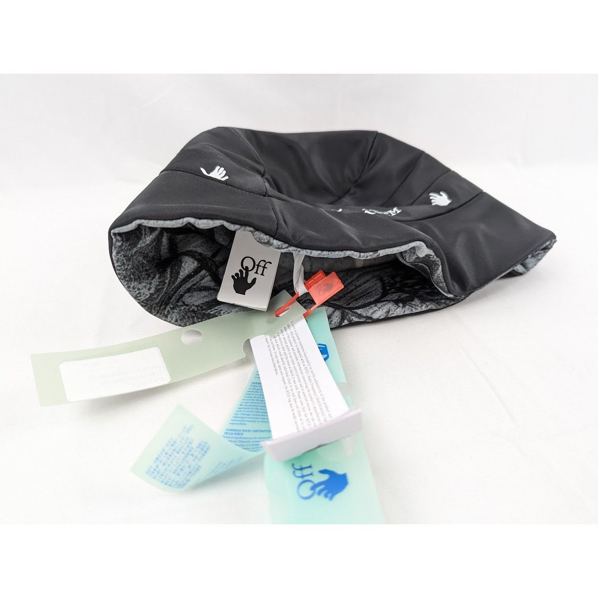 Off-White o1rshd1 Size: OS Logo Viscose Rain Cap in Black / White Size ONE SIZE - 18 Thumbnail