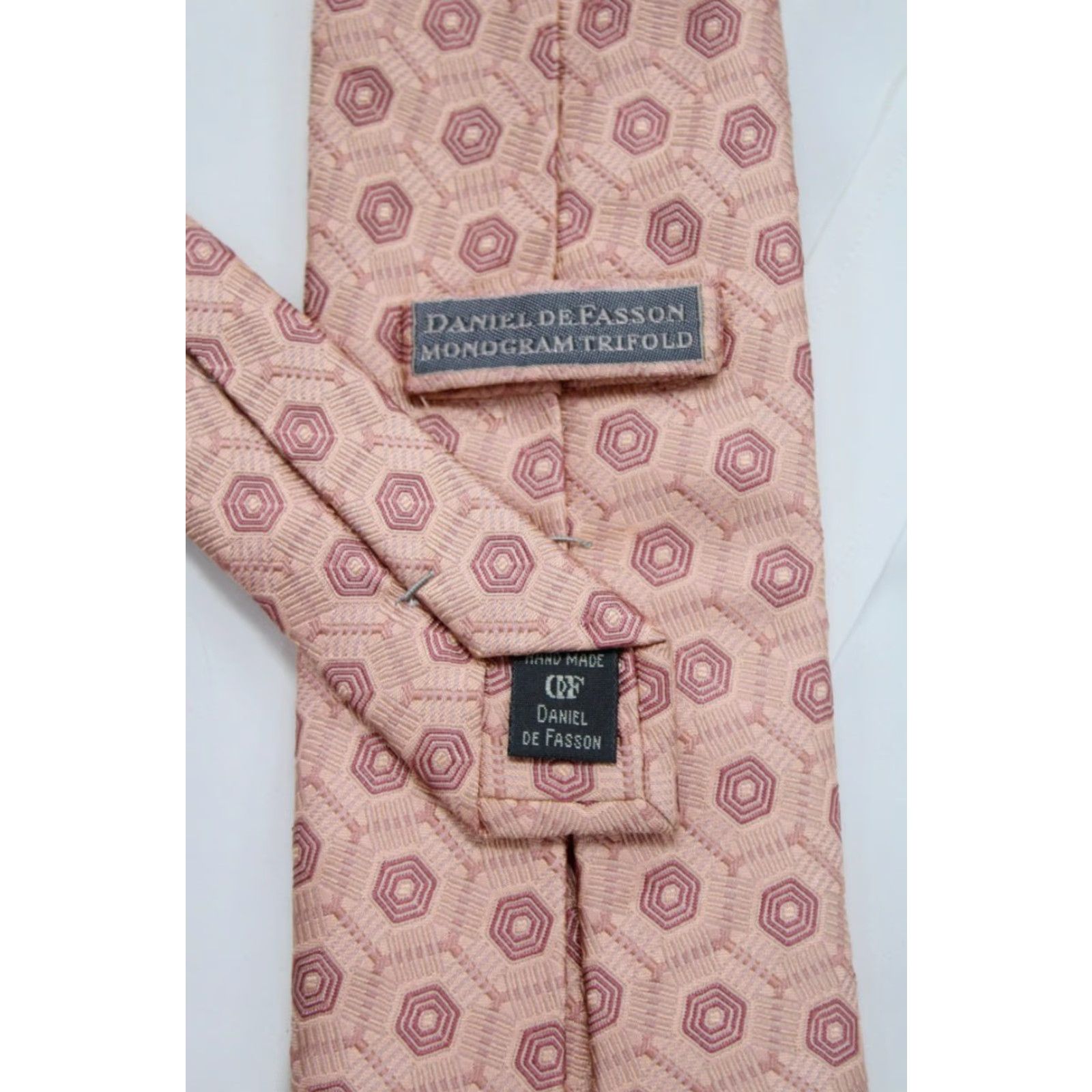 Vintage Daniel de Fasson Trifold Necktie Men's Peachy-Pink 58" x 4" Designer Silk Tie Geometric Pattern Money Stylish Size ONE SIZE - 3 Thumbnail
