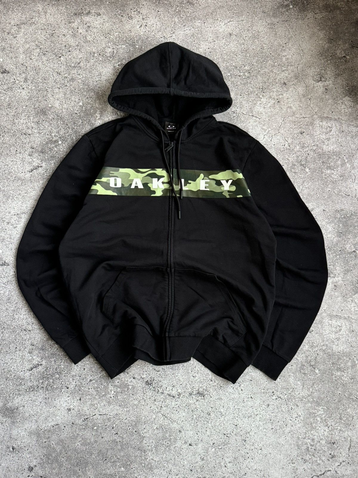 Oakley × Vintage Vintage Oakley outdoor Y2K oversized camo zip hoodie Size US L / EU 52-54 / 3 - 1 Thumbnail