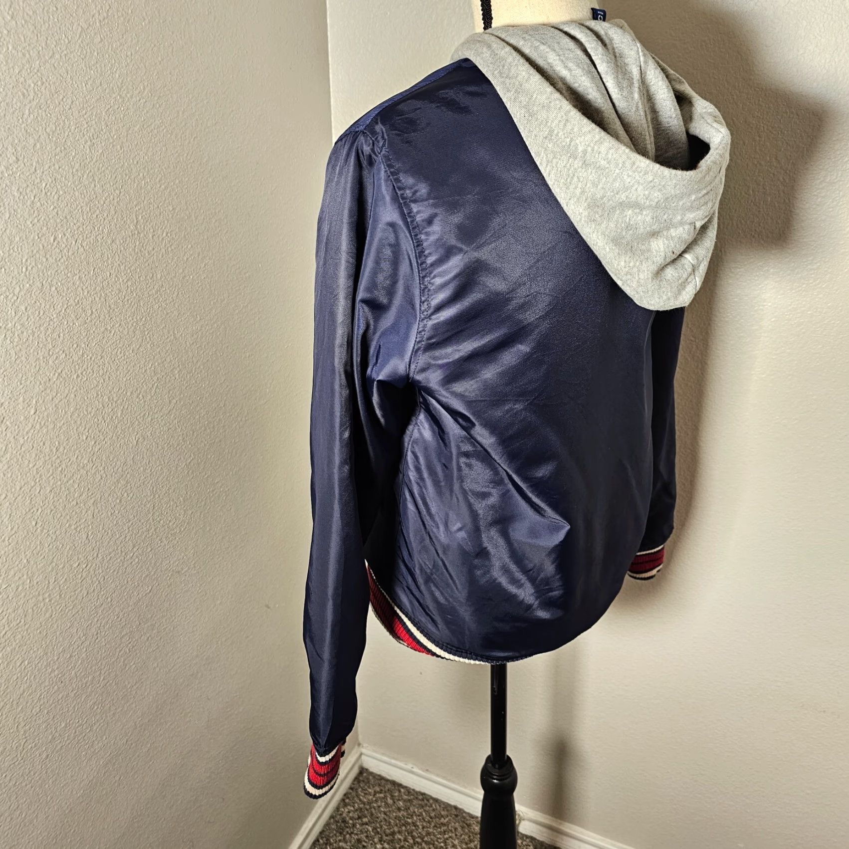 H&M H&M Divided Women's Hoodie Sweatshirt Blue & Gray XS Size Pullover Stretch Waist Regular Long Sleeve Size XS / US 0-2 / IT 36-38 - 3 Thumbnail