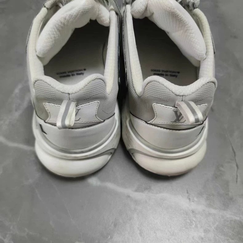 Louis Vuitton LV Runner Tatic Sneakers Size 42.5-2506 Size US 9.5 / EU 42-43 - 5 Thumbnail