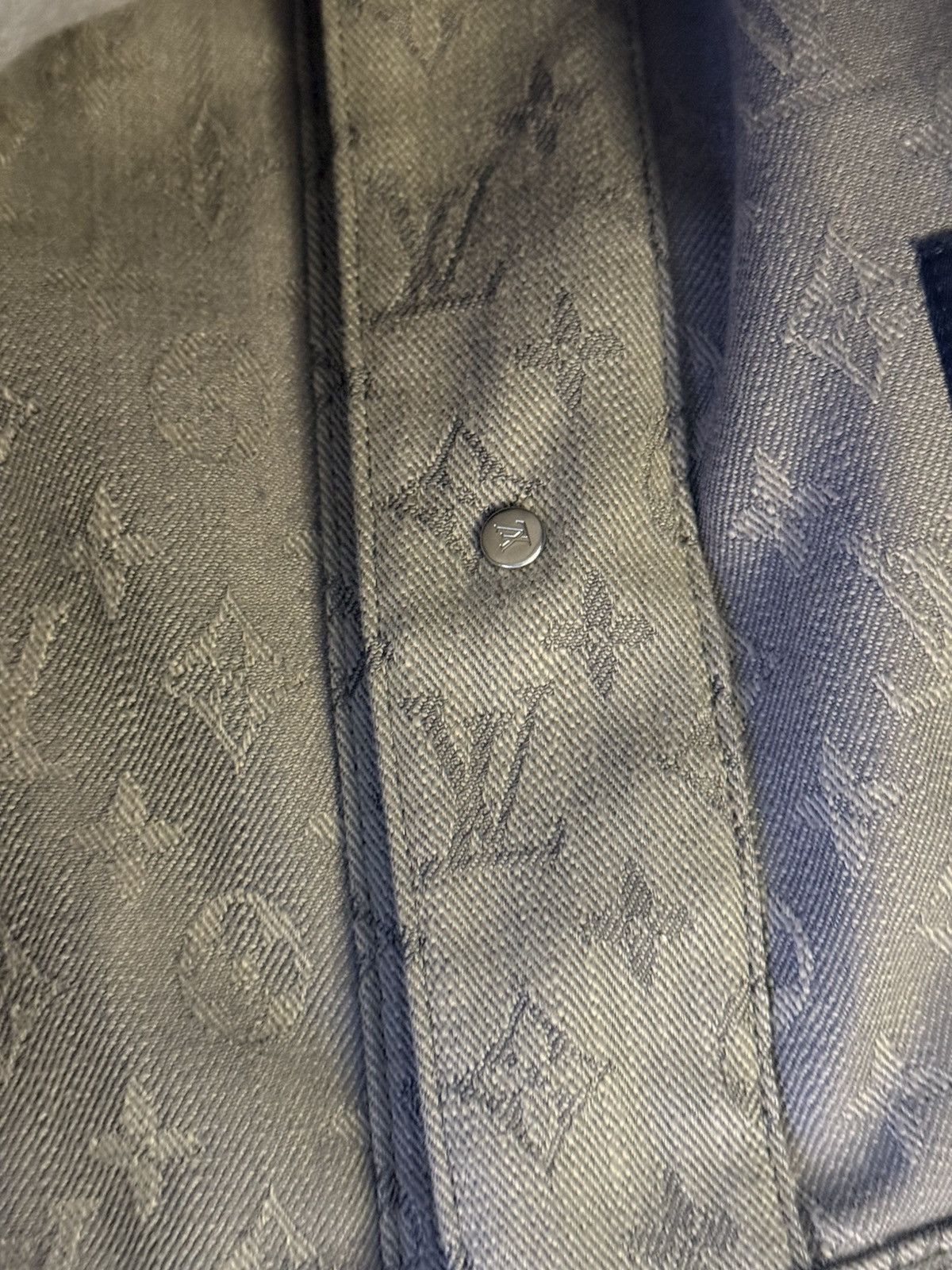 Louis Vuitton Louis Vuitton grey monogram denim jacket 44 Size US S / EU 44-46 / 1 - 5 Thumbnail