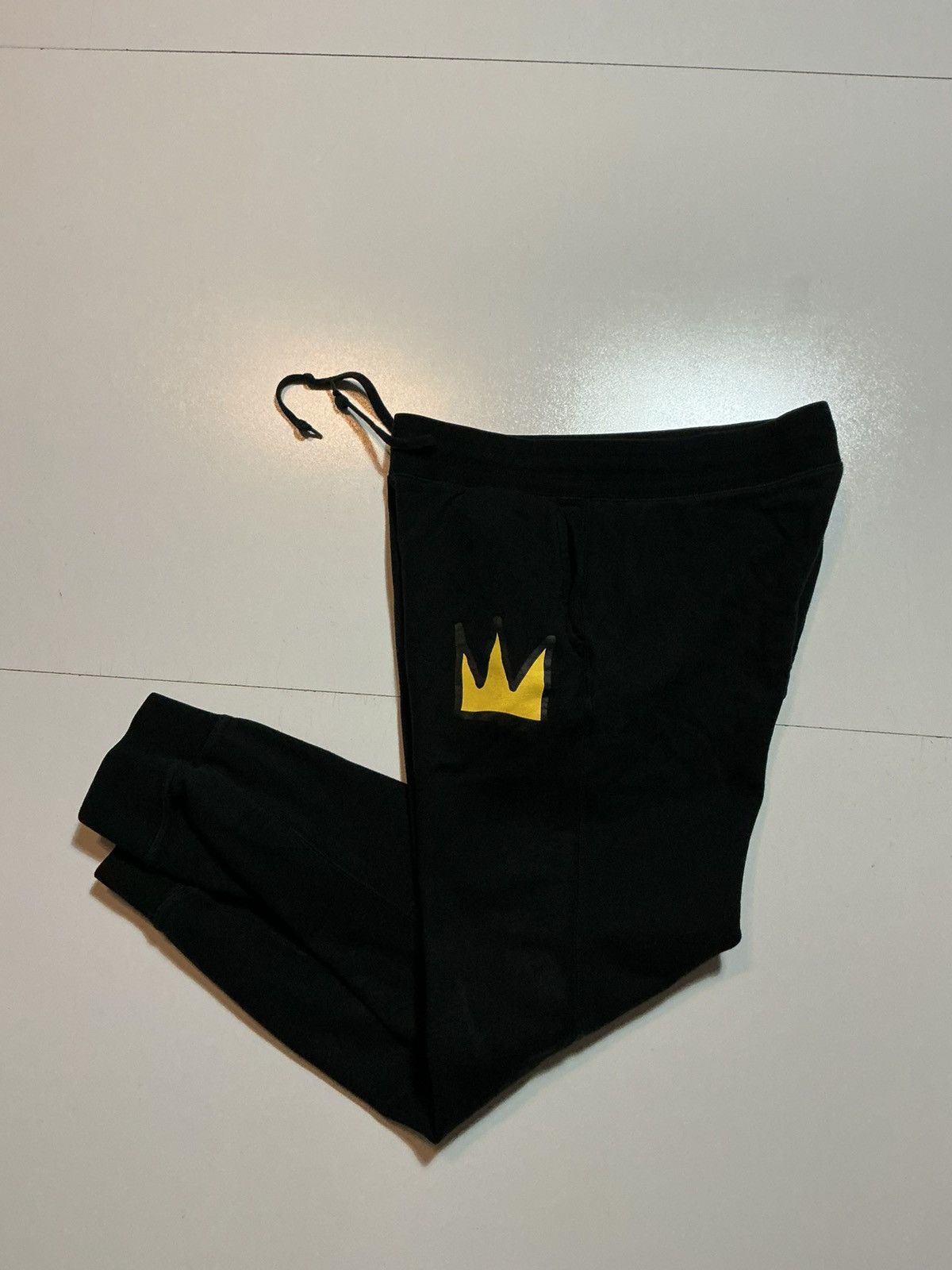 Uniqlo Uniqlo Sprz NY Jean Michel Basquiat Crown Jogger Sweatpants Size US 34 / EU 50 - 2 Thumbnail