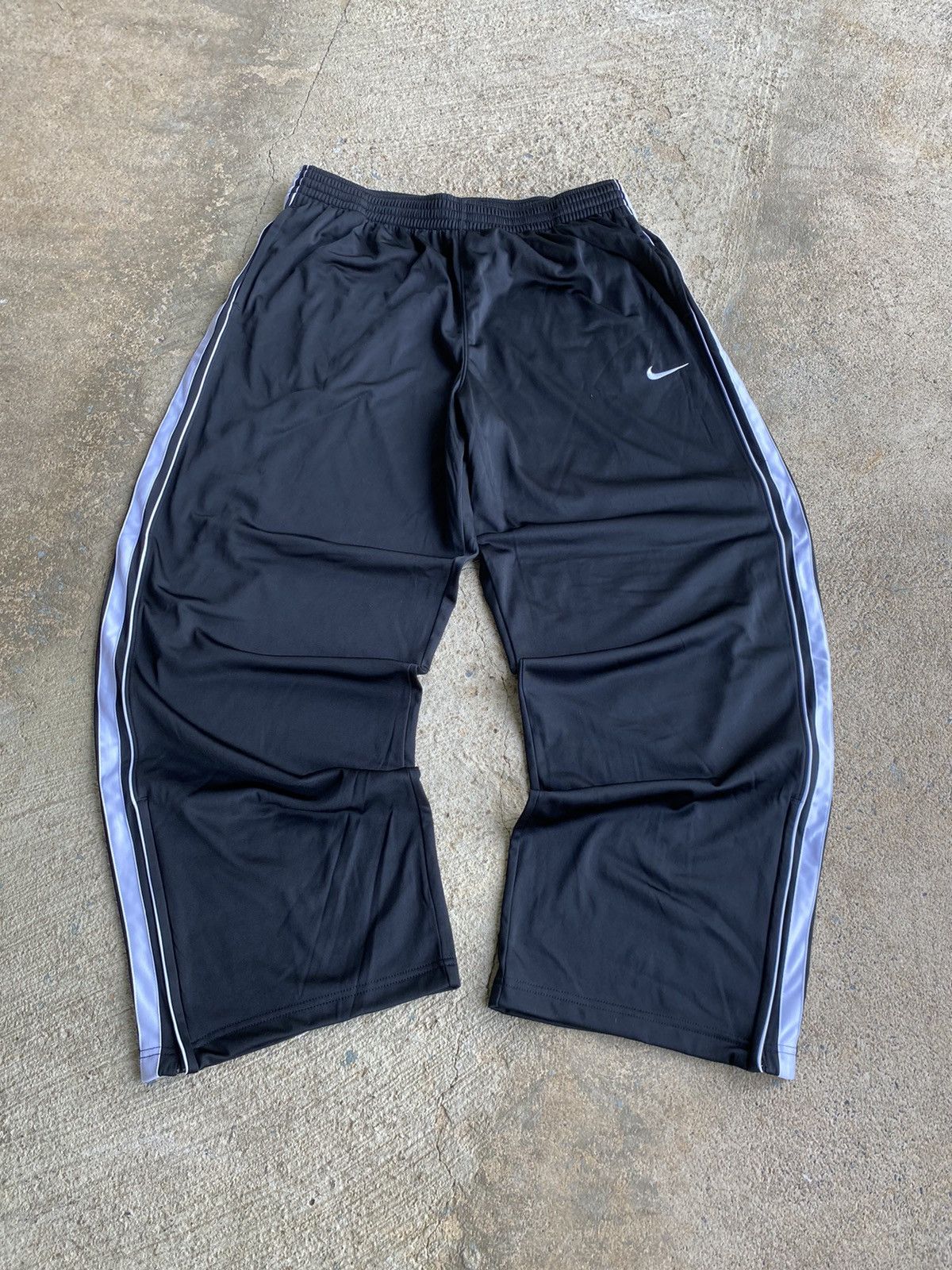Japanese Brand × Nike × Vintage Vintage Y2K Nike Baggy Stripe Track Pants Size US 34 / EU 50 - 1 Thumbnail