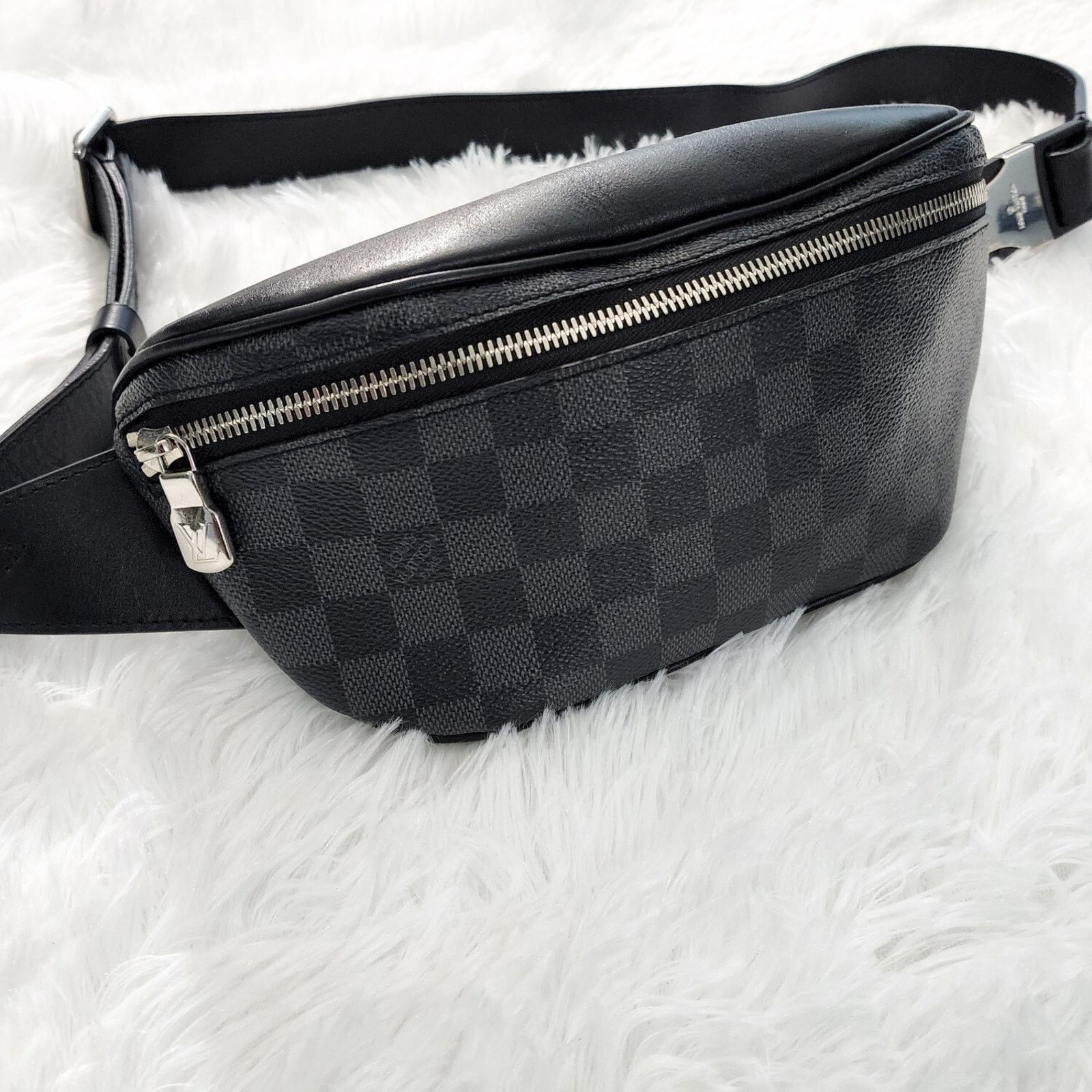Louis Vuitton Louis Vuitton Damier Graphite Campus Bumbag Black Size ONE SIZE - 1 Thumbnail