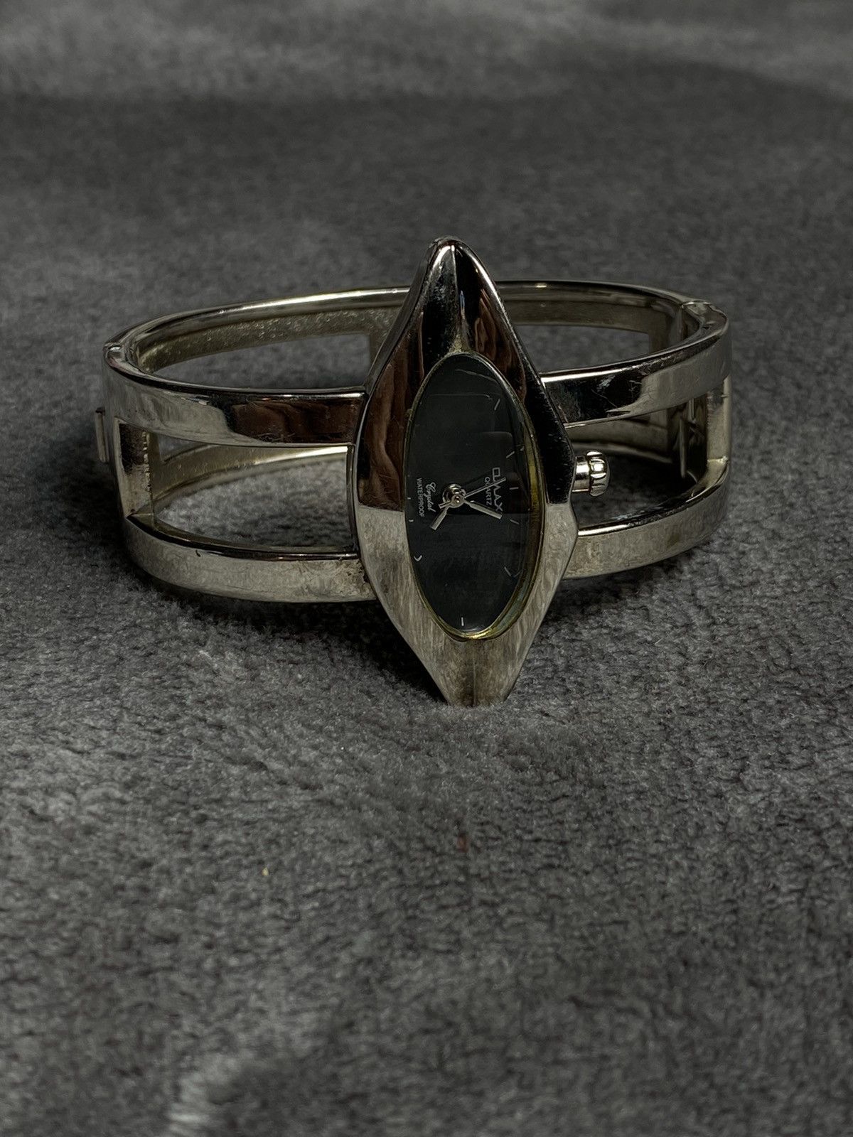 Vintage Omax Lip-Shaped Bracelet Watch — Unique Style Size ONE SIZE - 4 Thumbnail