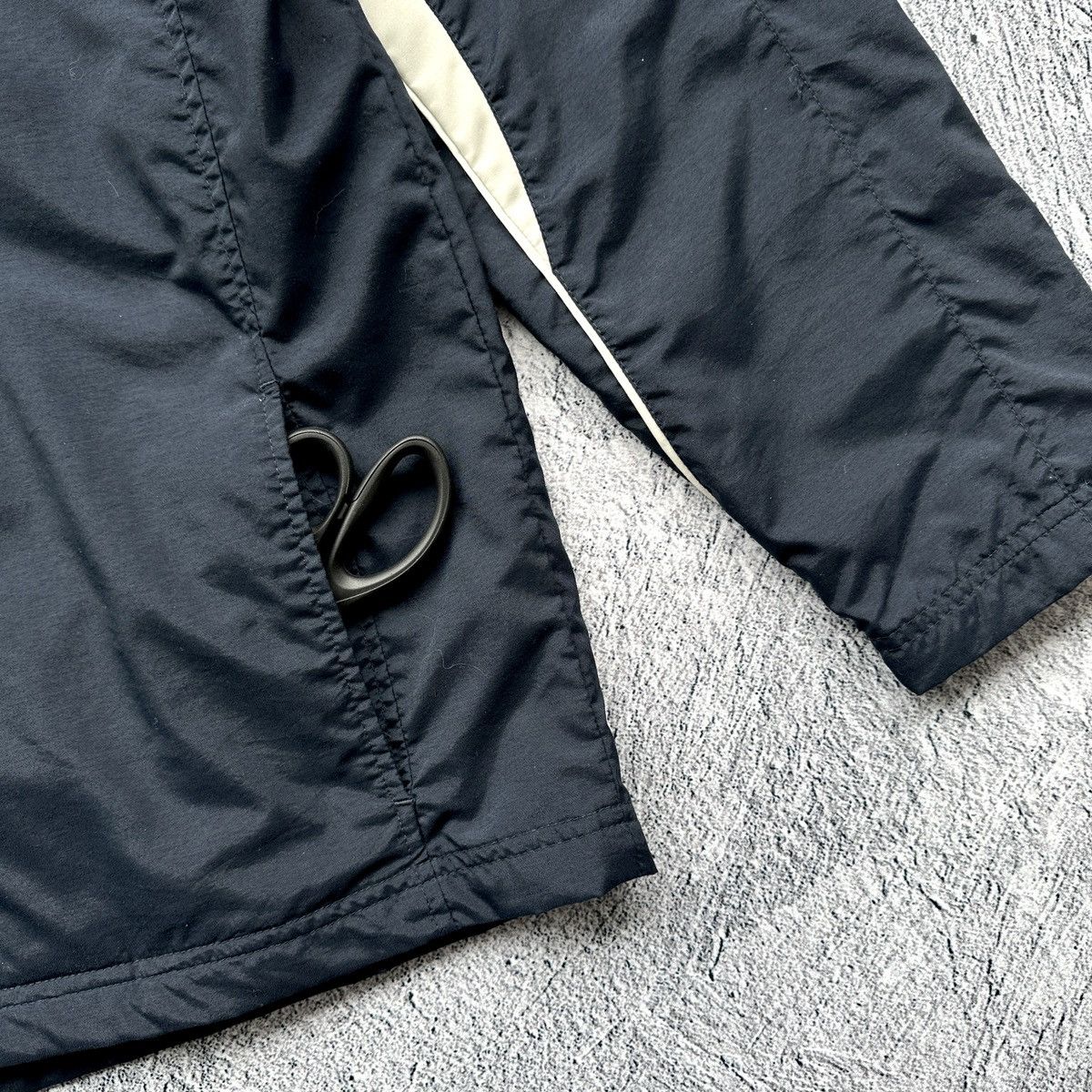 Nike Vintage Men’s Nike Nylon Light Jacket Full Zip Dark Blue Size US M / EU 48-50 / 2 - 8 Thumbnail