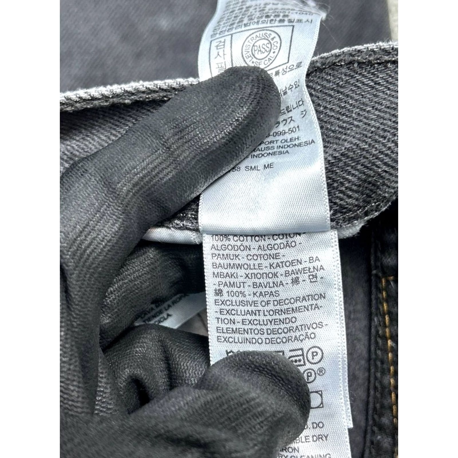 Levi's Item Specifications: Type: Athletic Shoes Size US 32 / EU 48 - 7 Thumbnail