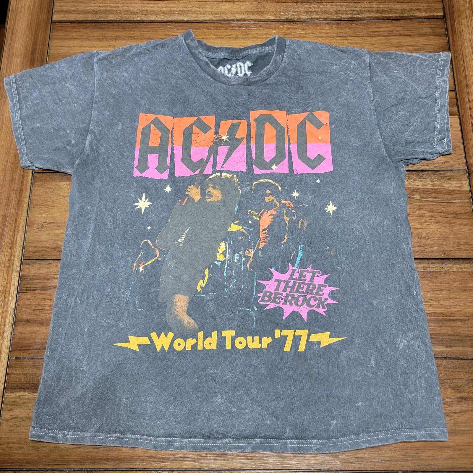 Other Hybrid Apparel AC/DC Unisex Tee World Tour '77 - Size Large Size US L / EU 52-54 / 3 - 1 Thumbnail