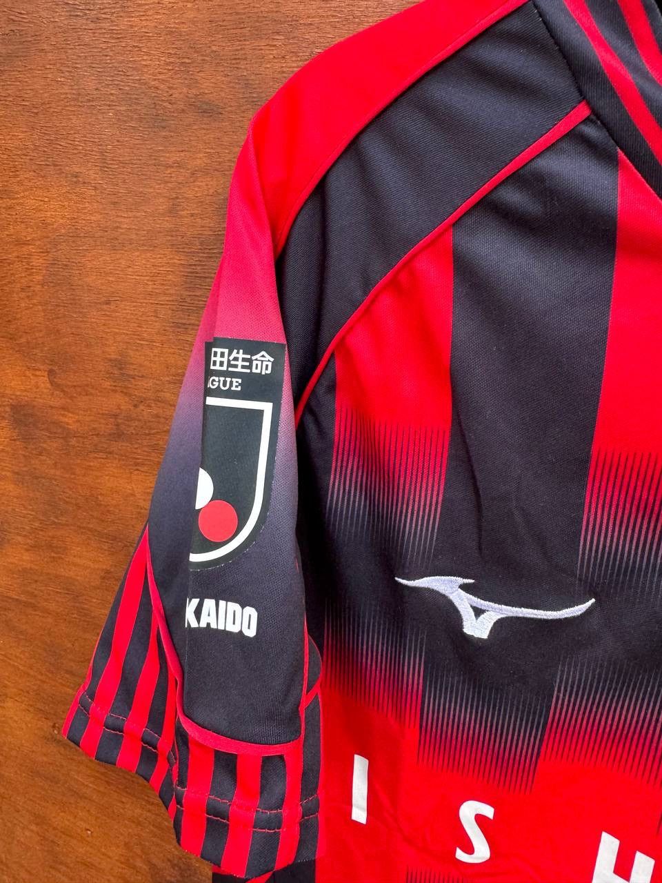 Mizuno Hokkaido Consadole 2022/2023 Home Mizuno Japan Football sz L Size US L / EU 52-54 / 3 - 6 Thumbnail