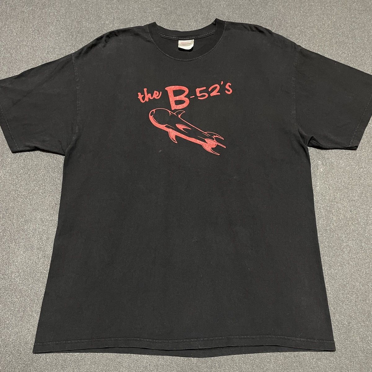 Band Tees The B-52s Nude On The Moon Tour 2002 T-shirt Size US XL / EU 56 / 4 - 1 Thumbnail