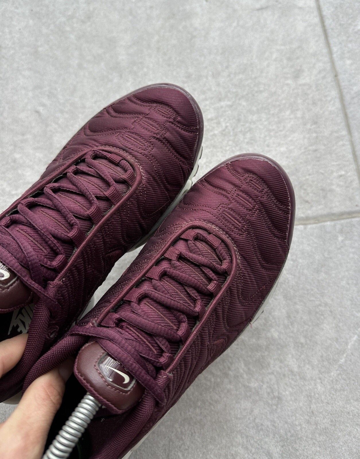 Nike Womens AIR MAX PLUS SE Metallic Mahogany Trainers Size US 7.5 / IT 37.5 - 7 Thumbnail