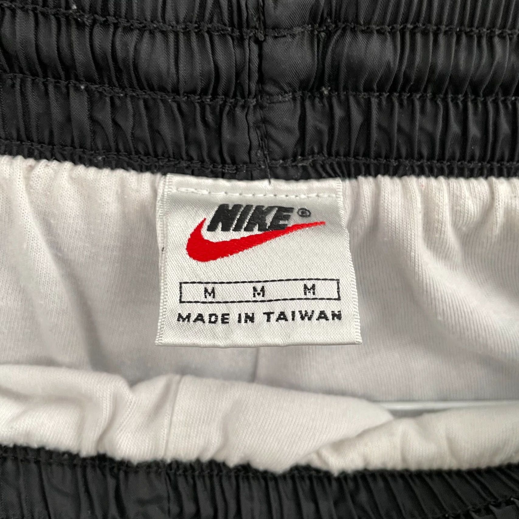 Nike VINTAGE Nike Track Pants Adult Medium Black Athletic Swoosh Logo Casual Men Size US 31 - 7 Thumbnail