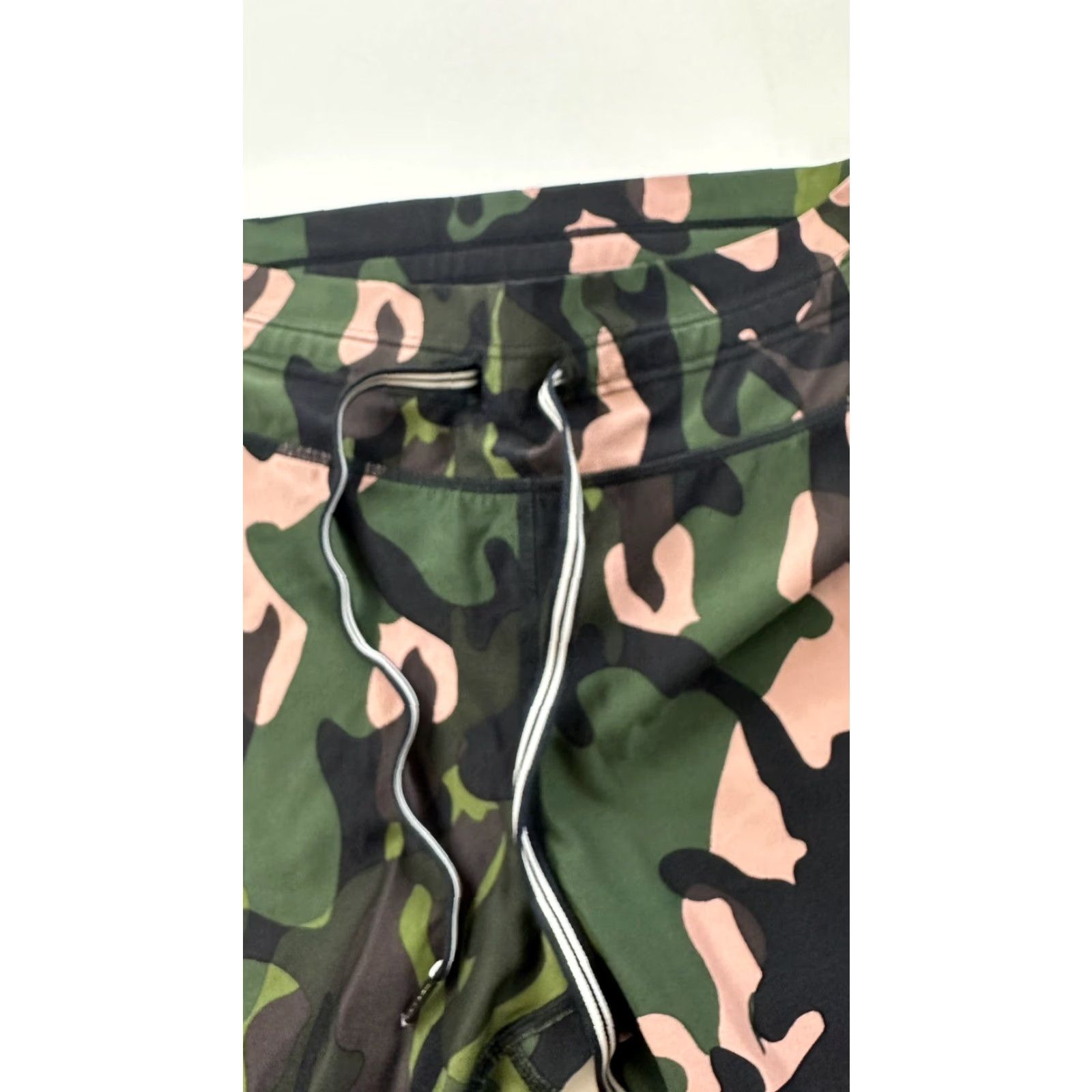 The Upside VINTAGE The Upside Leggings Women’s Small Green Crystal Camo Size 28" / US 6 / IT 42 - 5 Thumbnail