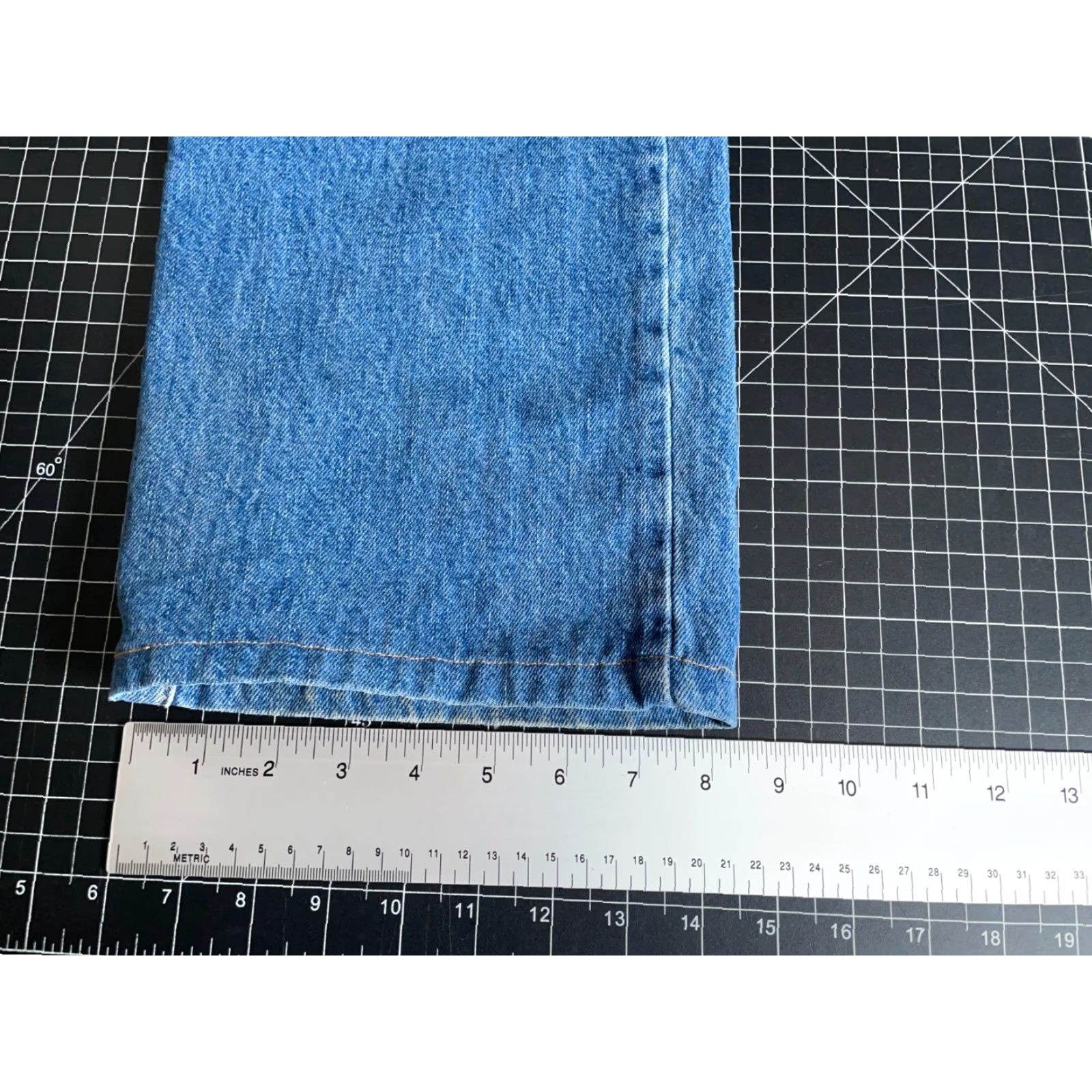 Levi's Levi's 501 Jeans Men's 32 x 29.5 Blue Denim Cotton Button Fly Straight Leg 5-Pocket Vintage Yes Regular Brand Levi's 501 Series Size 32 Country Haiti Size US 32 / EU 48 - 7 Thumbnail