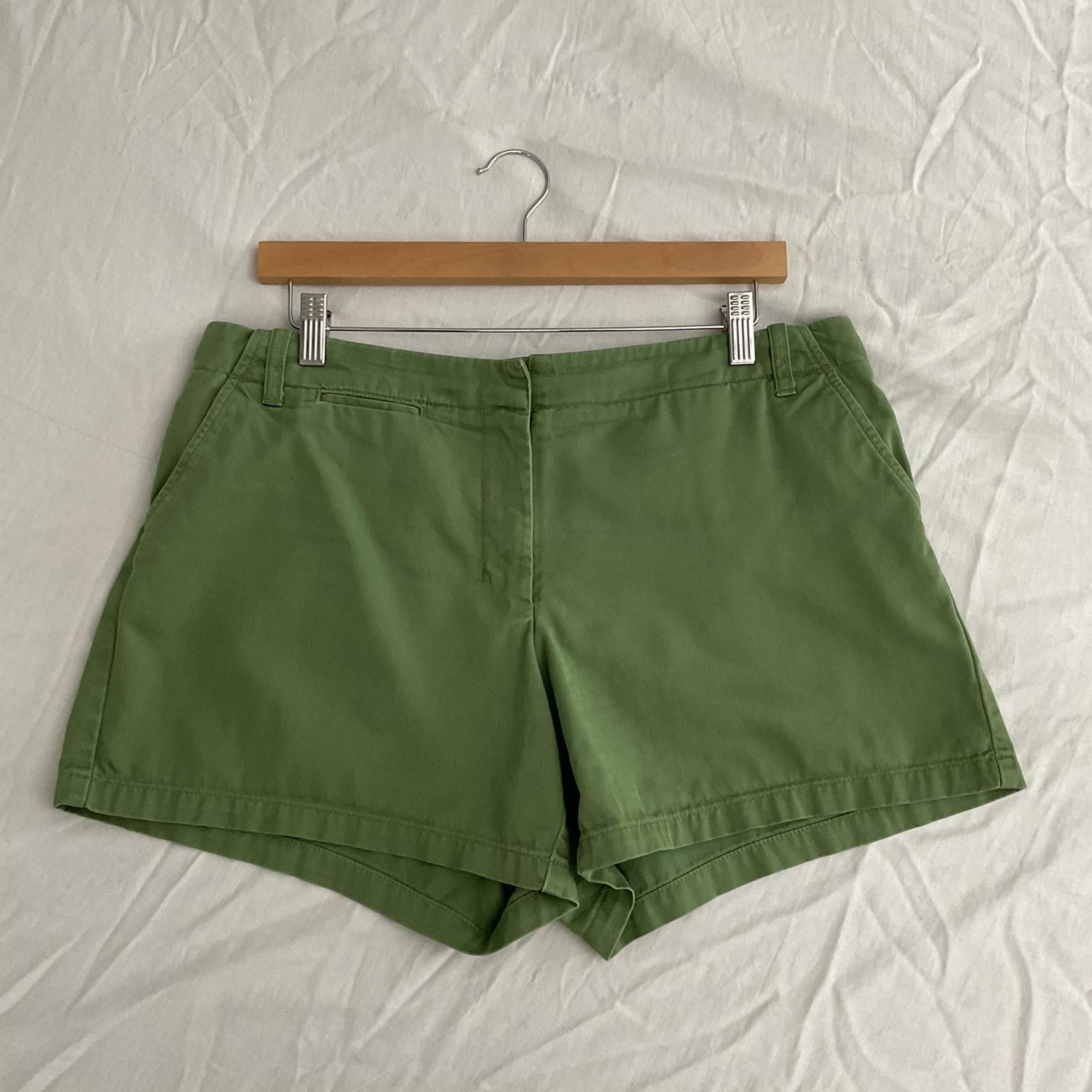 J.Crew J.Crew green low rise womens chino shorts size 12 y2k Size 34" / US 12 / IT 48 - 1 Thumbnail