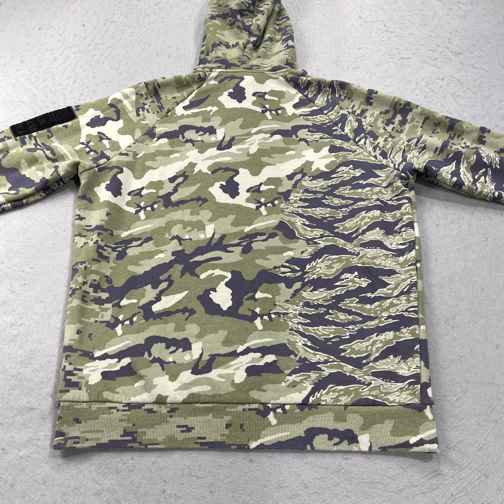 Under Armour Under Armour Project Rock Hoodie Mens M Green Camouflage Sweatshirt Military Gym Pullover Hooded Pockets Bodybuilding, Gym & Training Mens Size US M / EU 48-50 / 2 - 7 Thumbnail