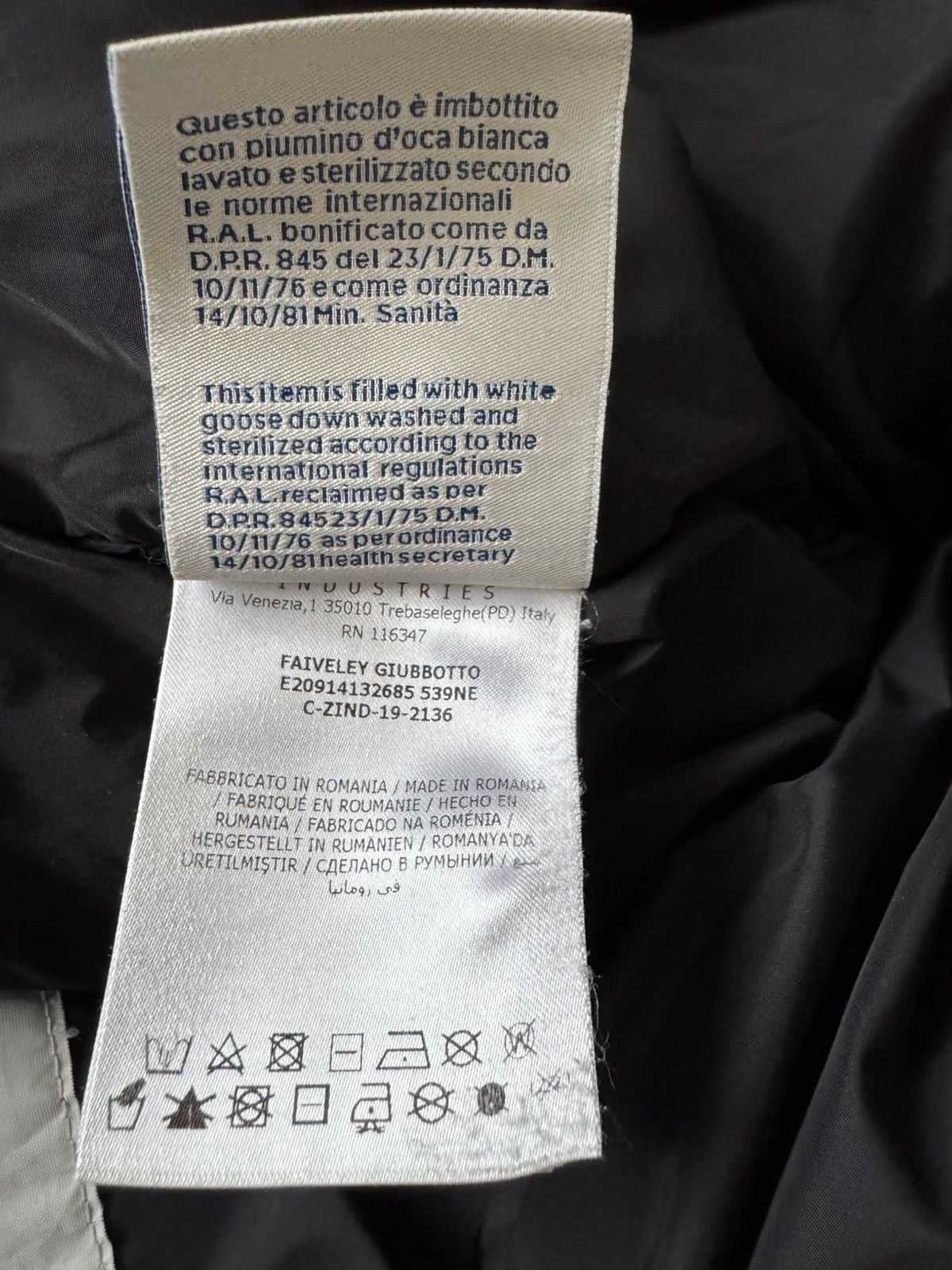 Moncler Moncler faiveley logo print Size US M / EU 48-50 / 2 - 14 Thumbnail