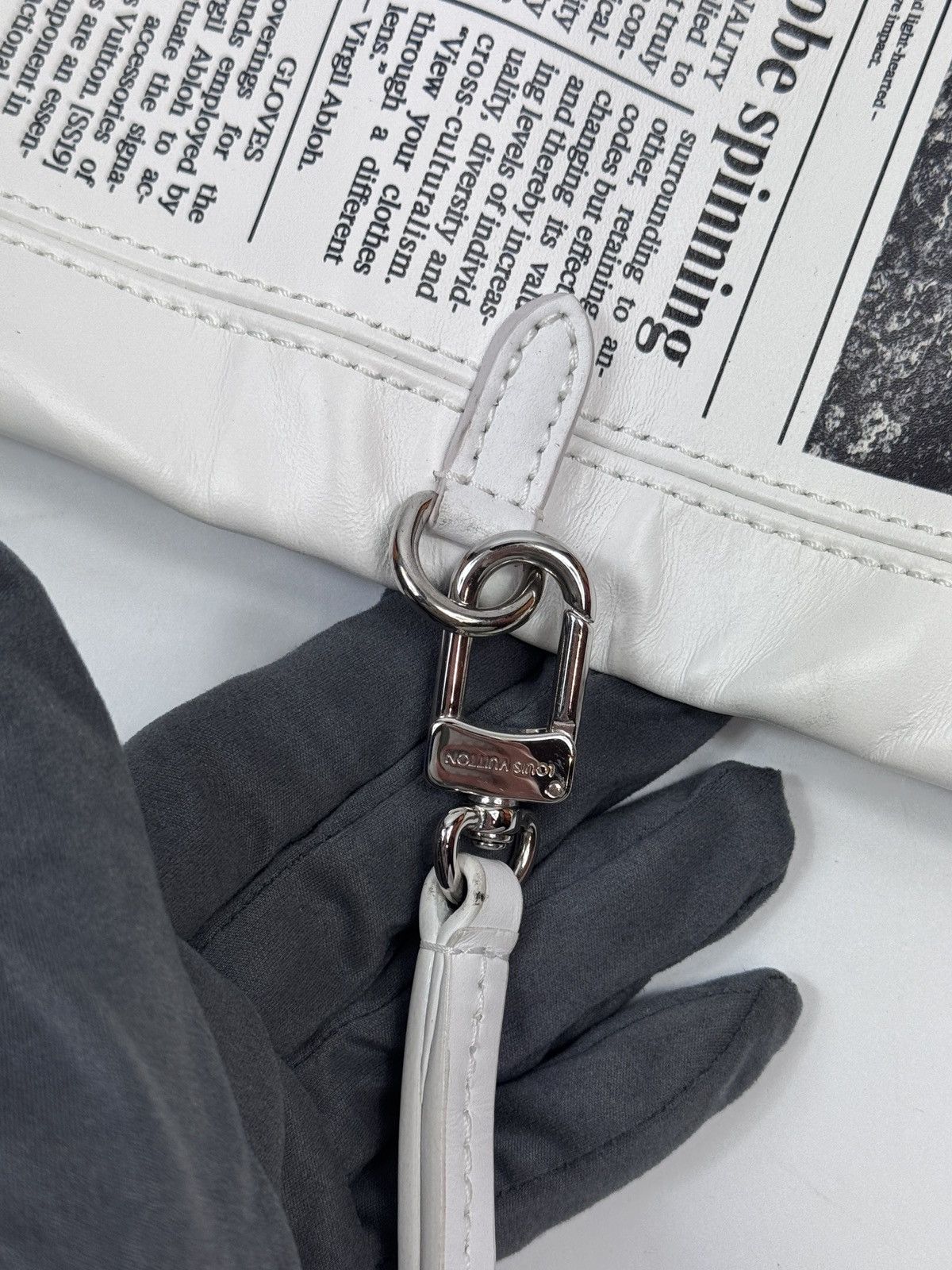 Louis Vuitton TOURIST VS. PURIST 2021 NEWSPAPER CLUTCH Size ONE SIZE - 10 Thumbnail