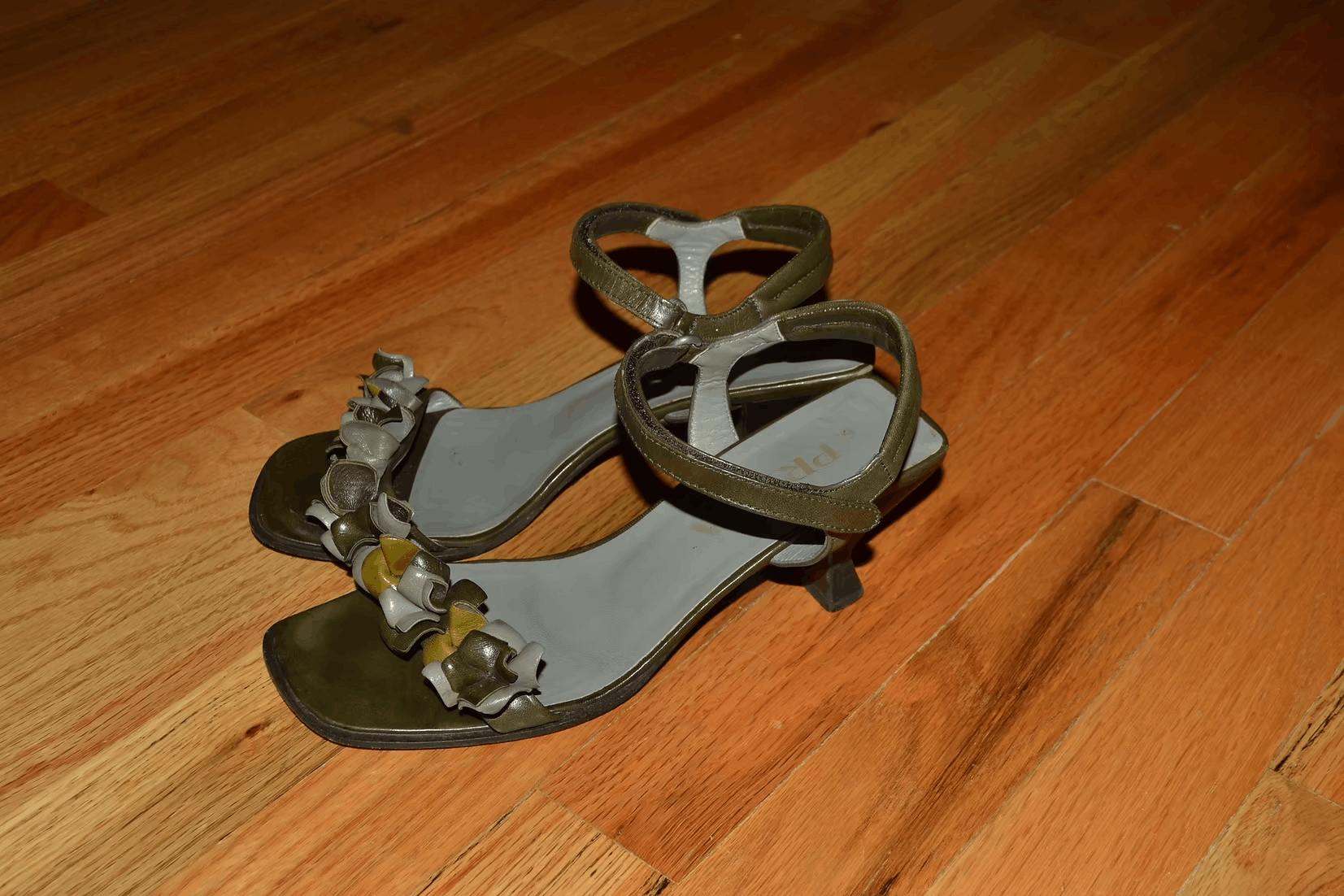 Prada Mid-1990s Frilled Kitten Heels Size US 6.5 / IT 36.5 - 3 Thumbnail