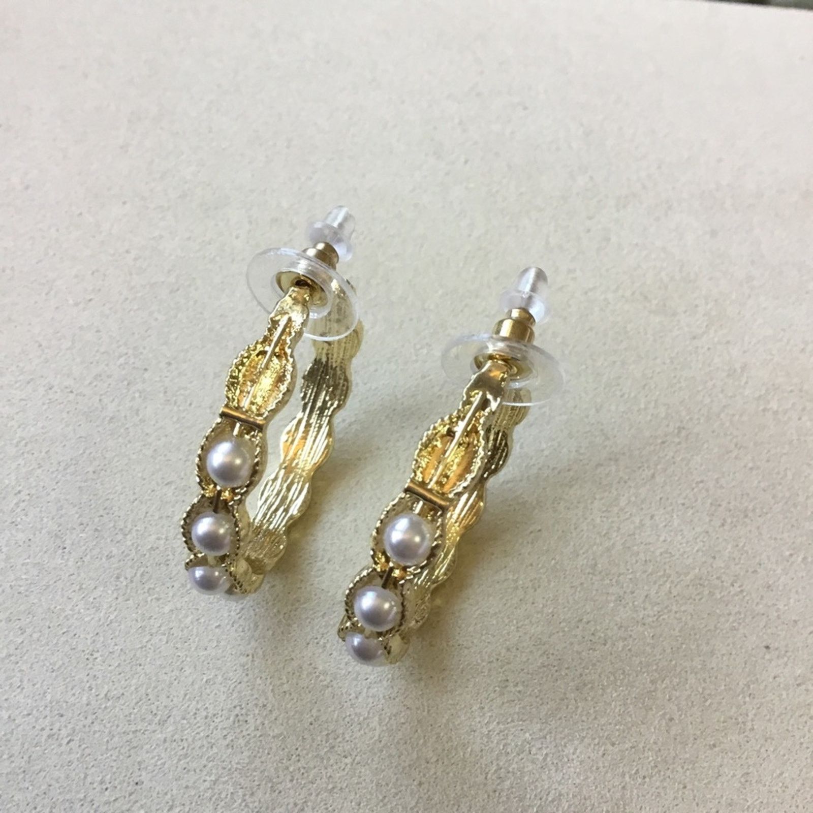 Other Elegant Gold Pearl Scalloped Hoop Earrings Size ONE SIZE - 2 Thumbnail