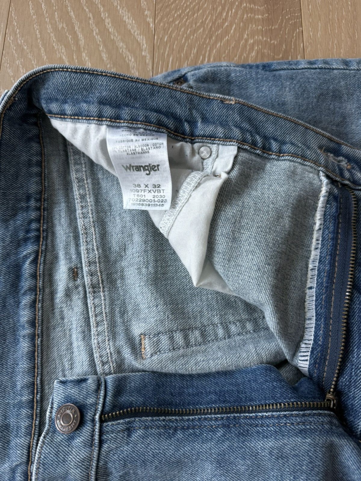 Wrangler Wrangler Light Wash Straight Leg Jeans Size US 38 / EU 54 - 5 Thumbnail
