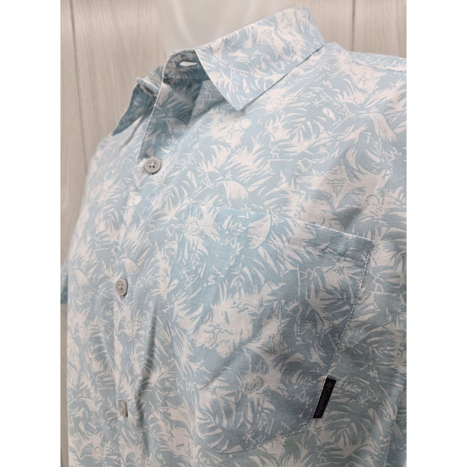AQUA Columbia Hawaiian Aqua White Button Up Short Sleeve Shirt Men’s Size L Size US L / EU 52-54 / 3 - 5 Thumbnail