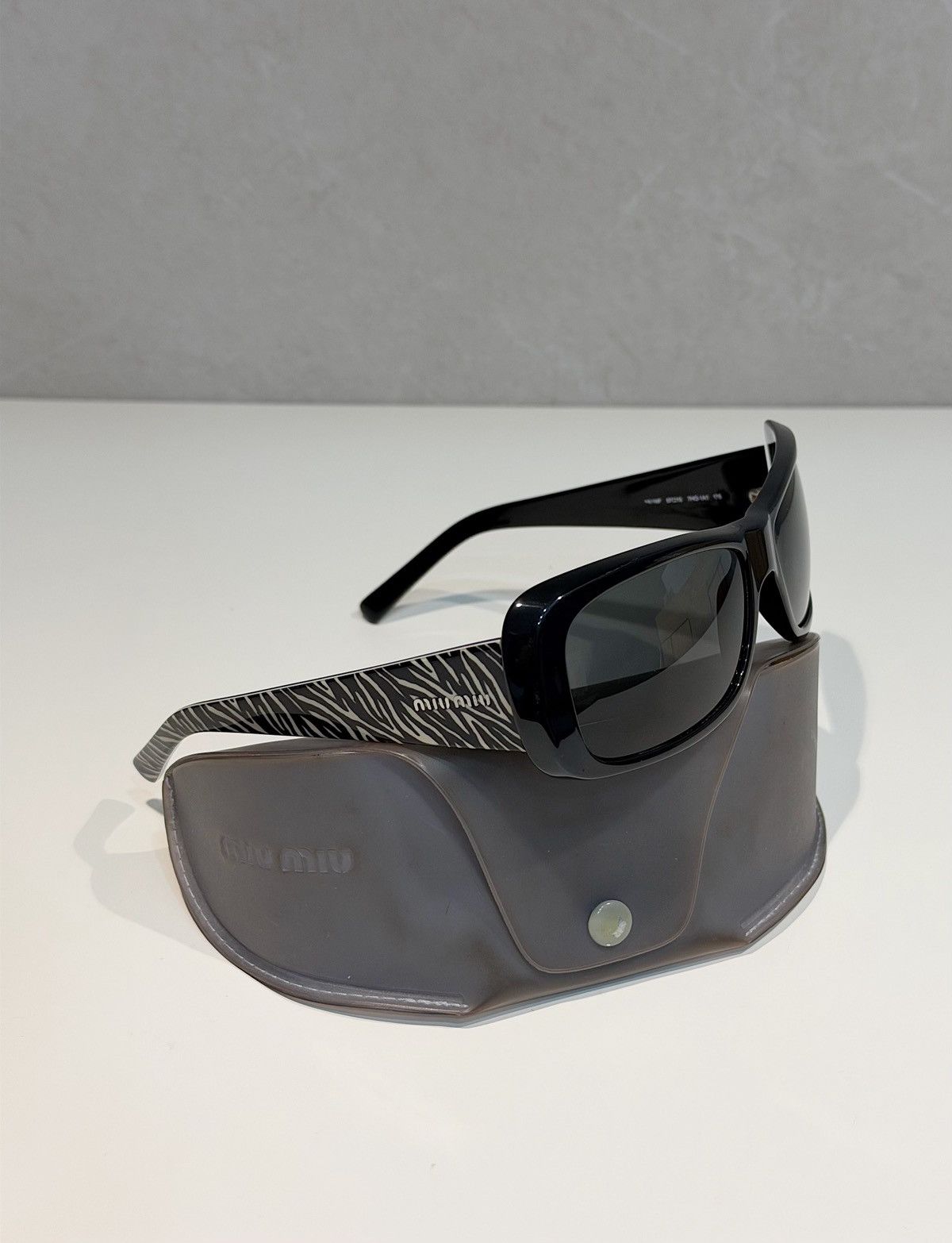 Miu Miu MIU MIU Zebra Square Logo Sunglasses SMU16F Black Prada Size ONE SIZE - 10 Thumbnail