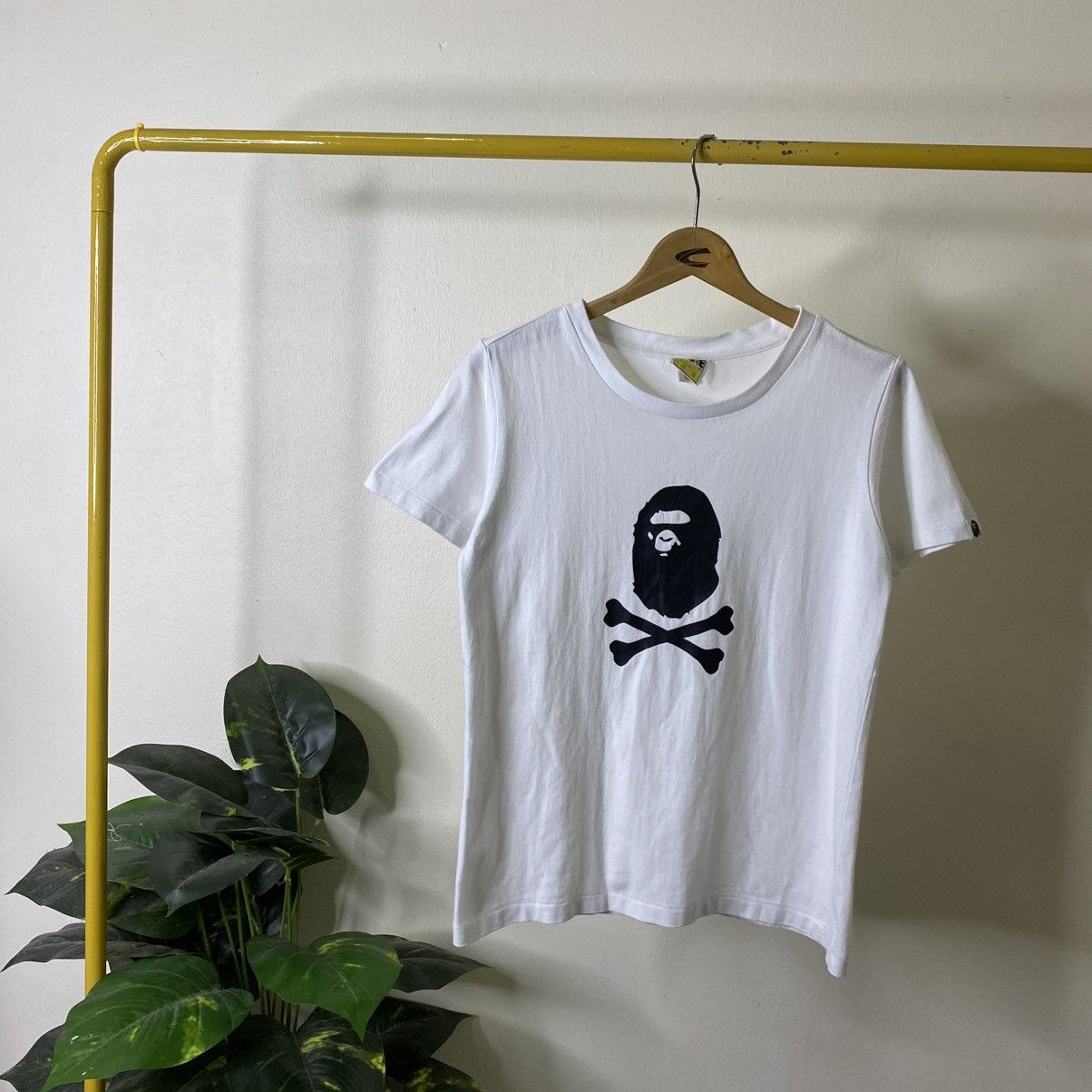Bape A Bathing Ape Cross Skullbones Ladies T Shirt Size US S / EU 44-46 / 1 - 1 Thumbnail