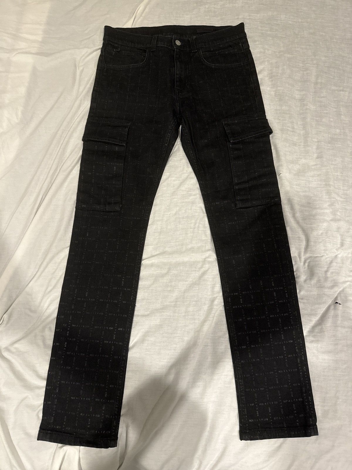 image of 1017 Alyx 9Sm Logo Cargo Jeans in Black, Men's (Size 30)