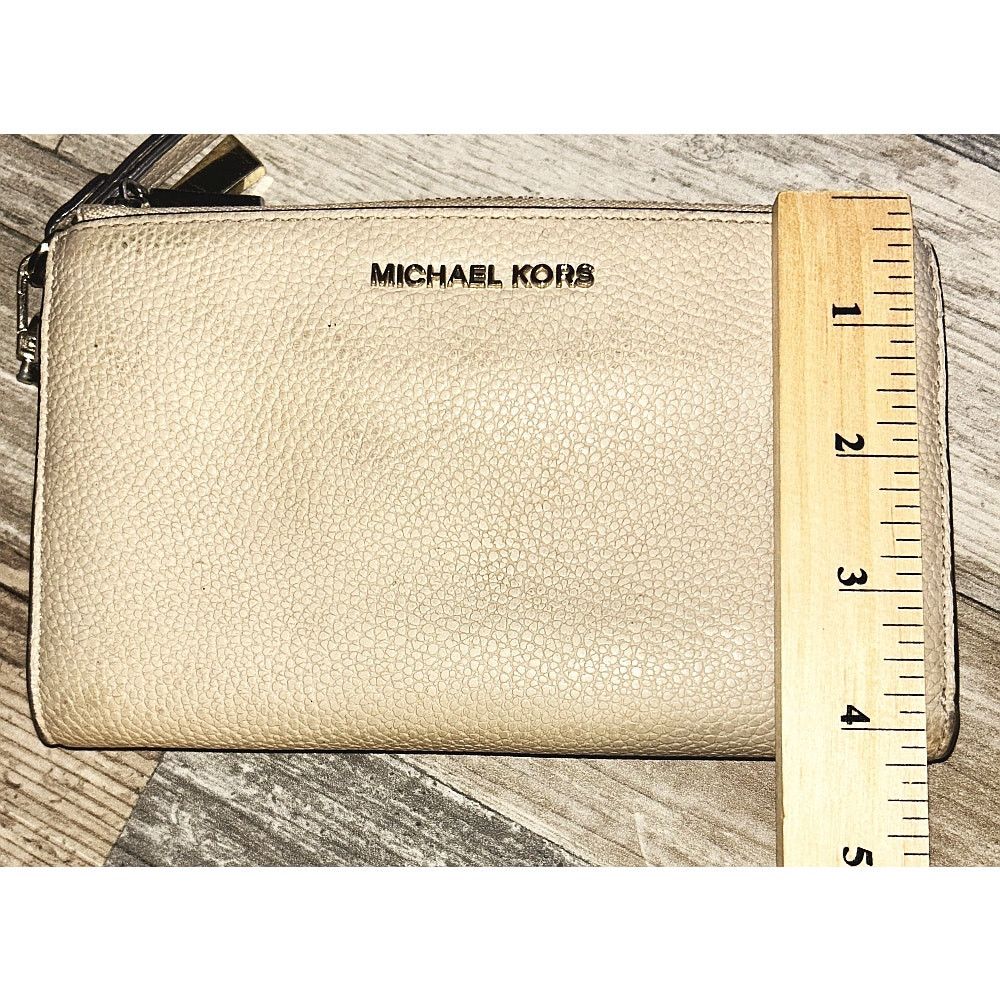 Michael Kors Michael Kors Jet Set Leather Nude Wristlet Wallet Size ONE SIZE - 10 Thumbnail