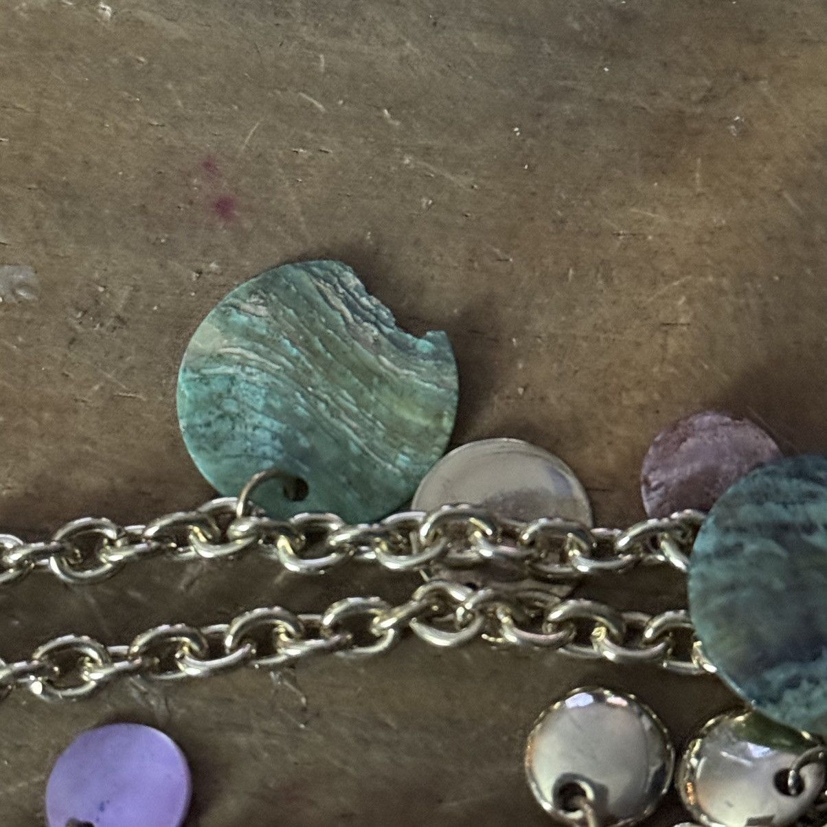 Other Long gold tone dyed shell and discs charm necklace Size ONE SIZE - 4 Thumbnail